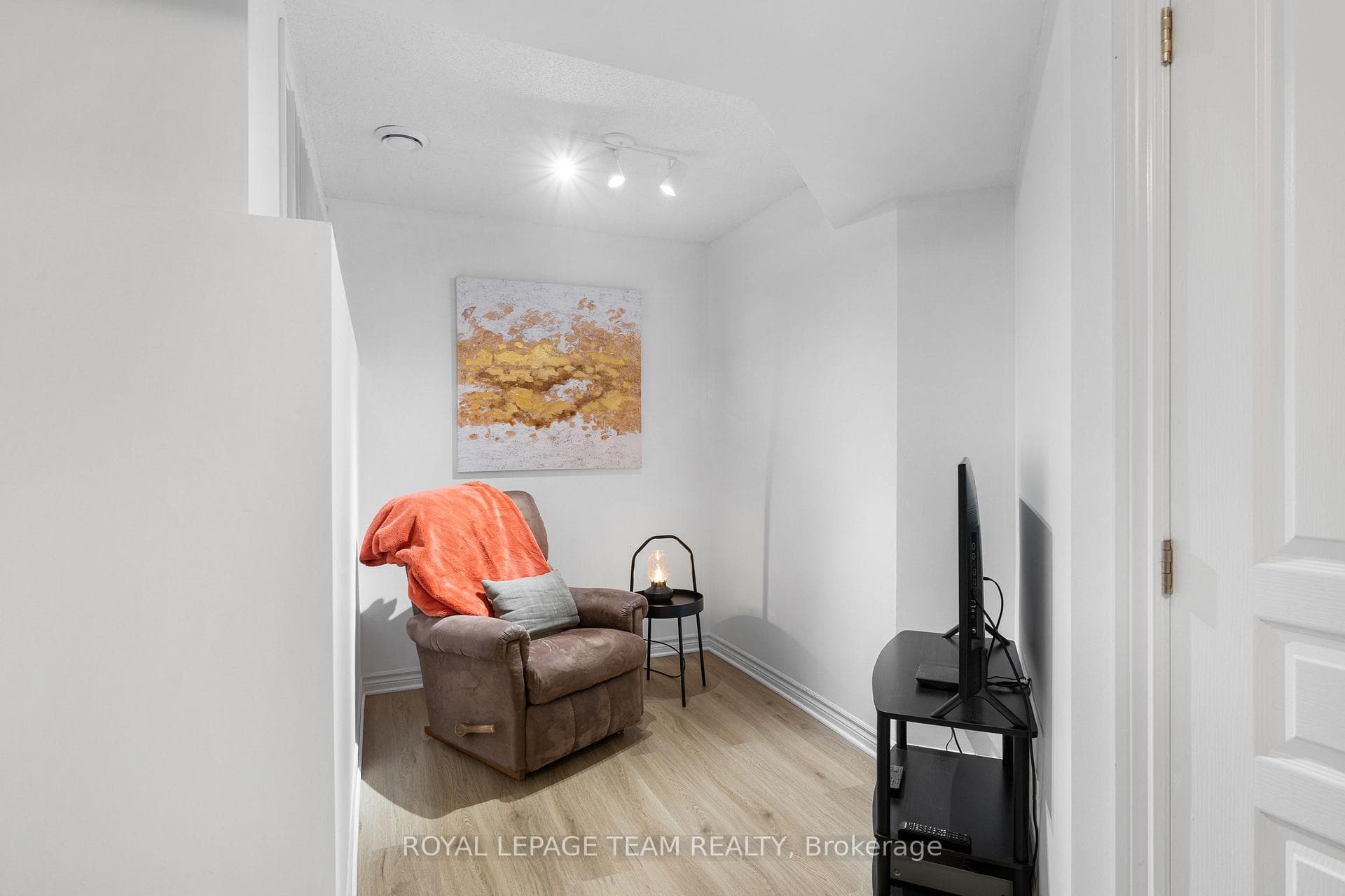 2nd Bedroom/Den