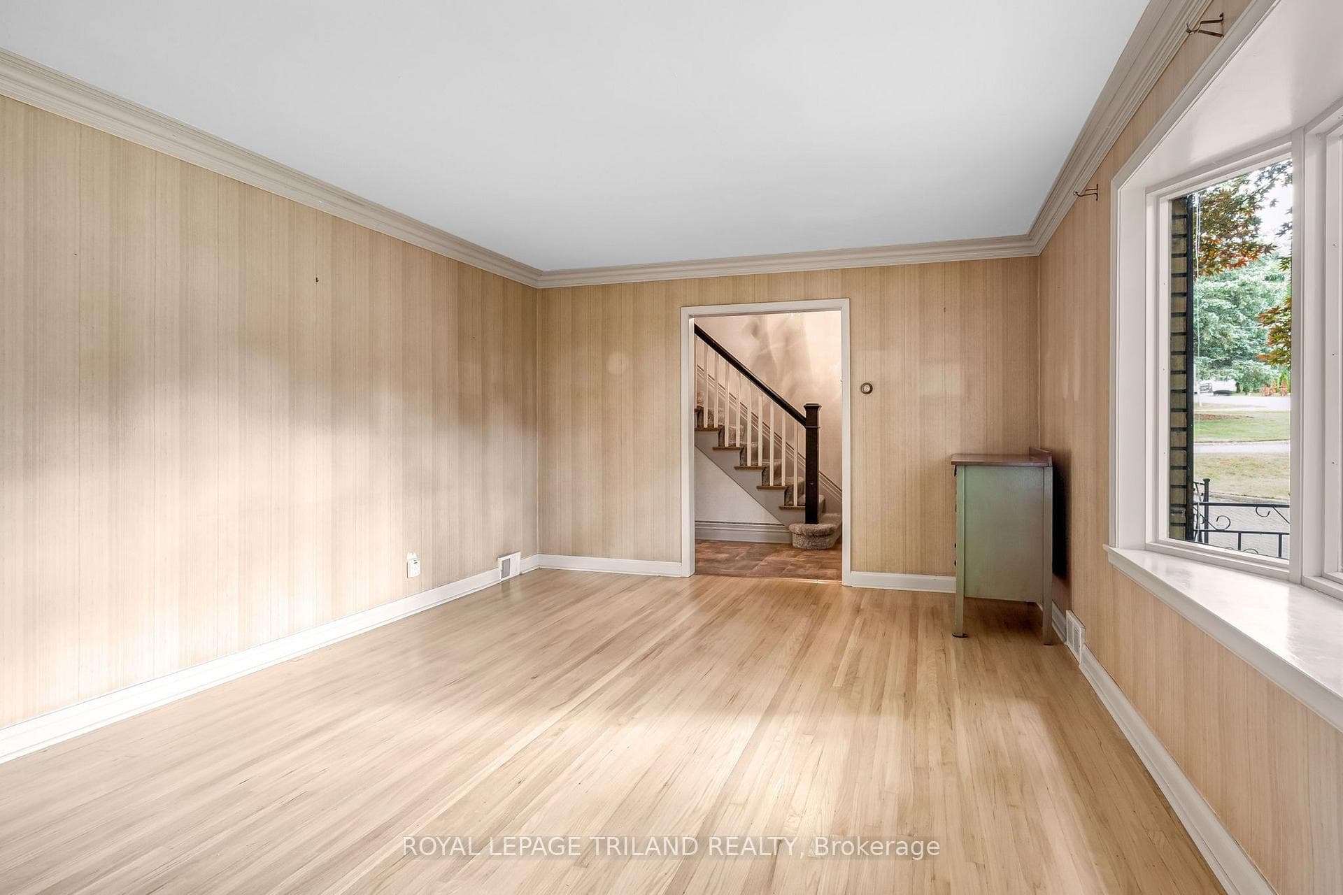463 Riverside Drive photo 9