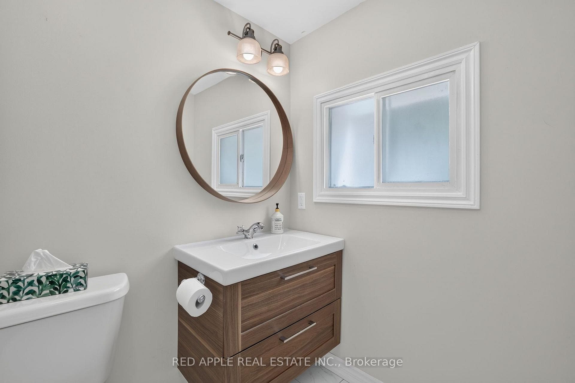 20435 Leslie Street photo 36