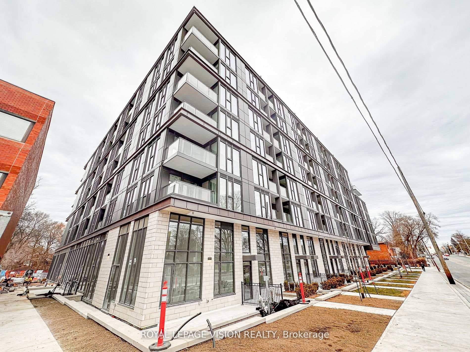 250 Lawrence Avenue Unit 105 photo 27