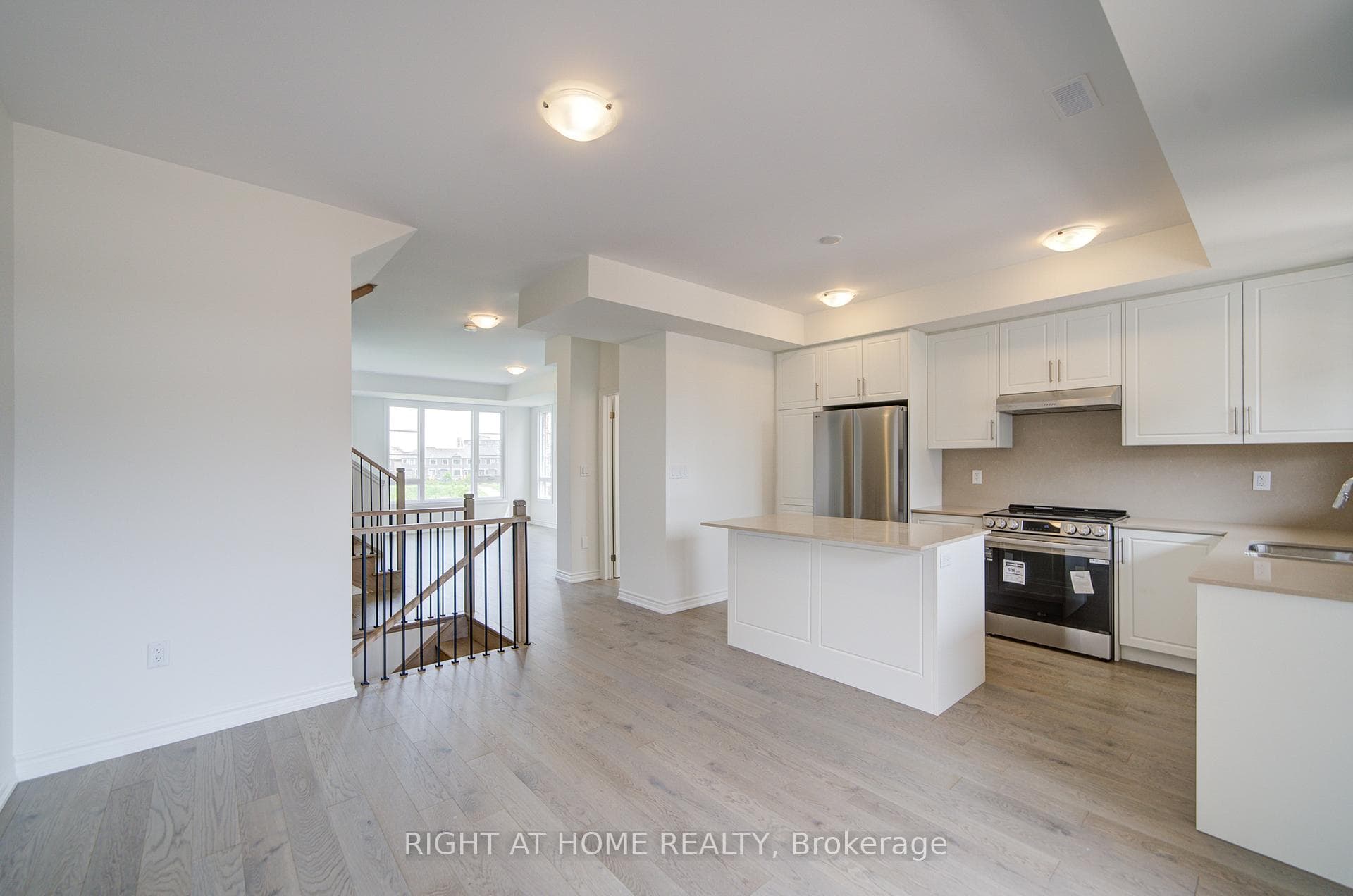 1220 Dartmouth Crescent Unit 8 photo 18