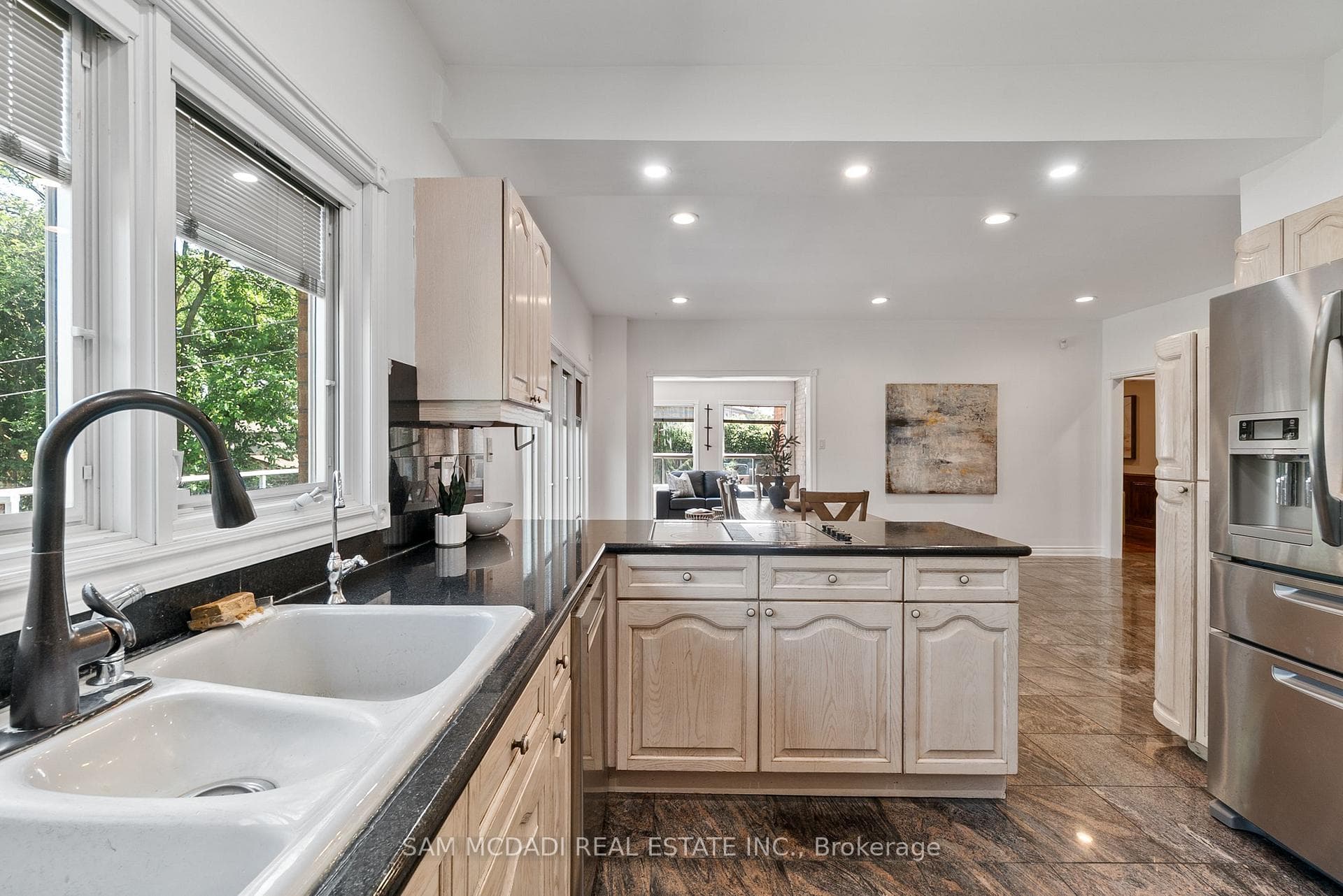 2339 Glengarry Road photo 13