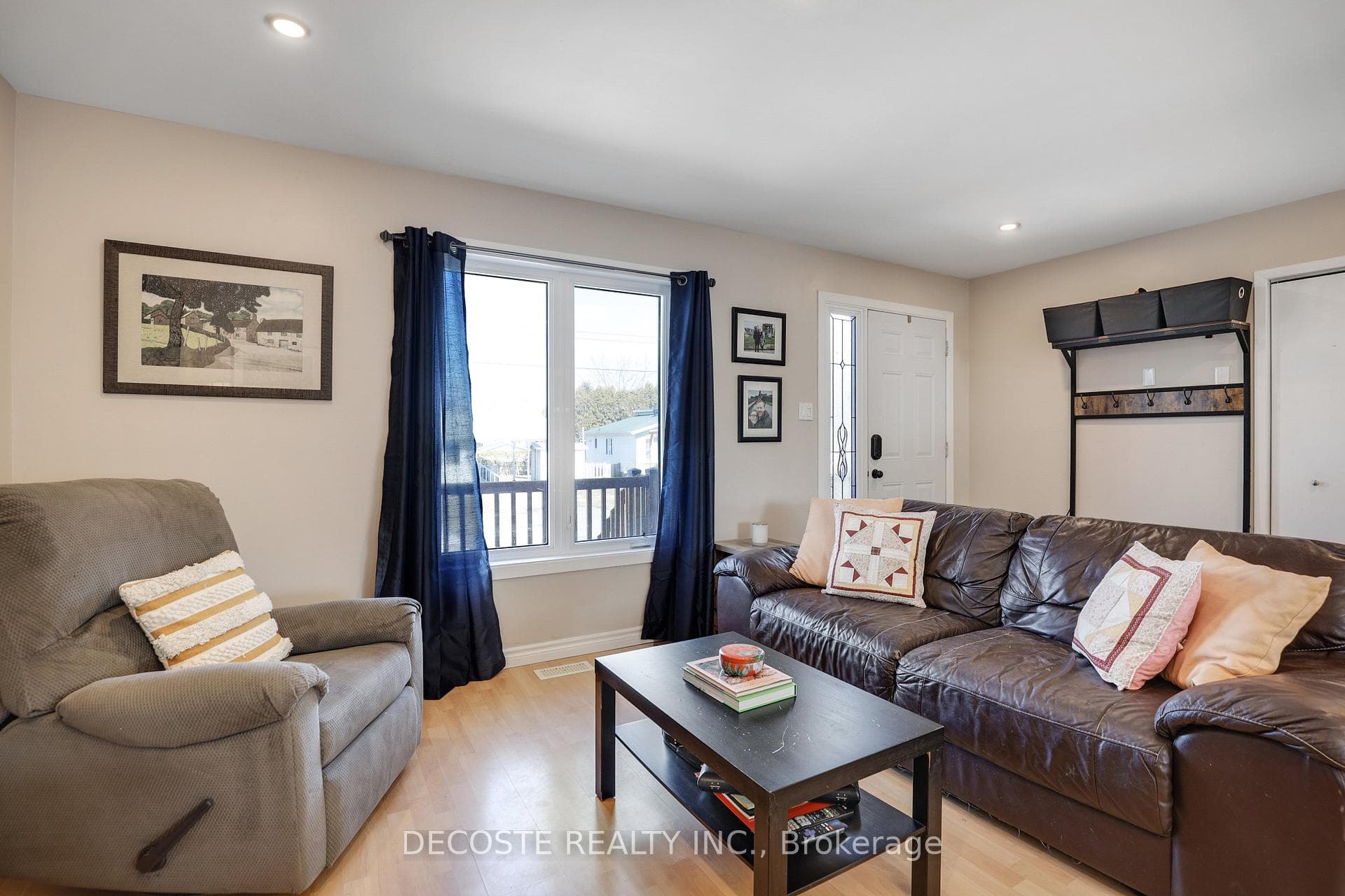 877 Queen Street photo 8