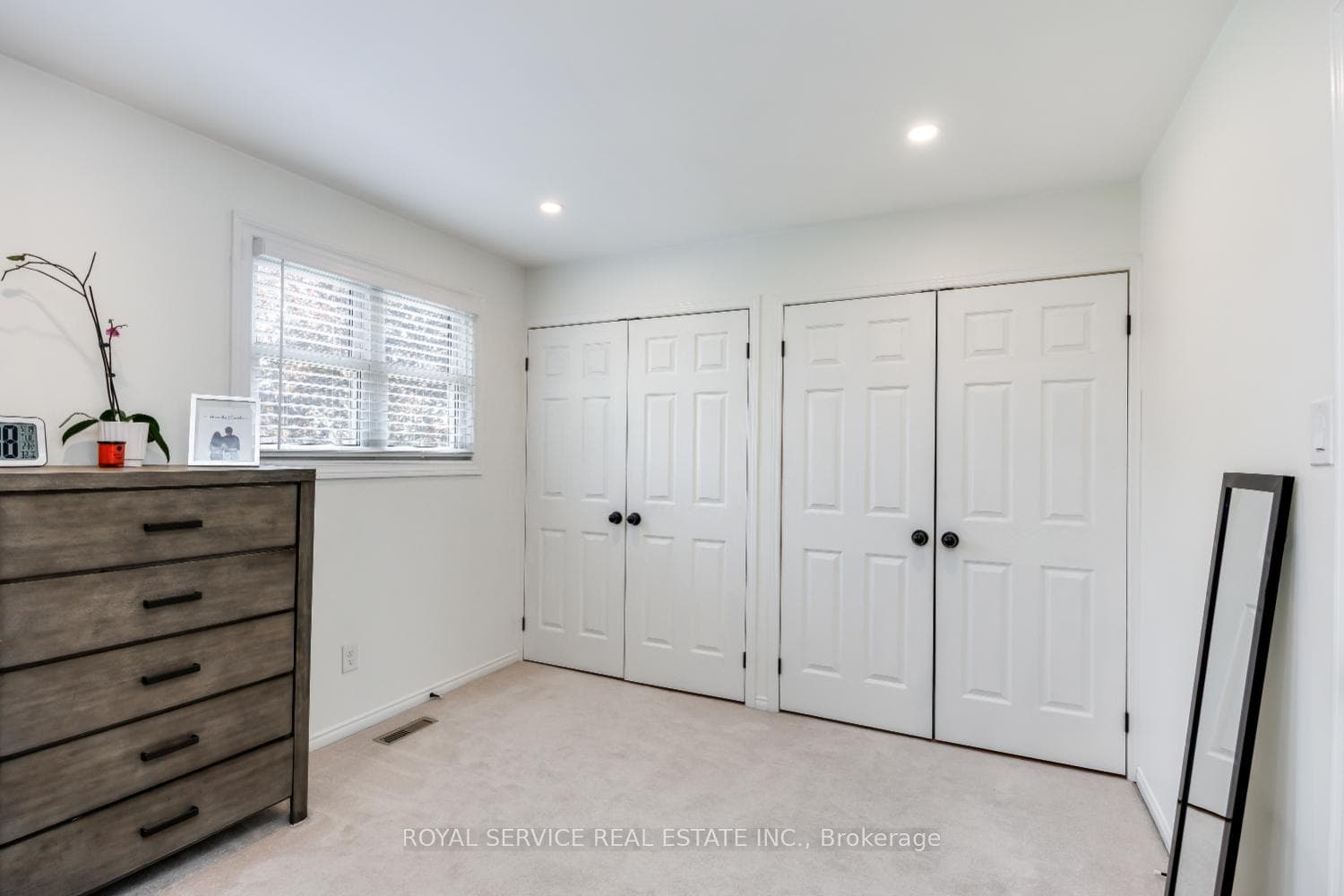 Primary bdrm his/hers closets