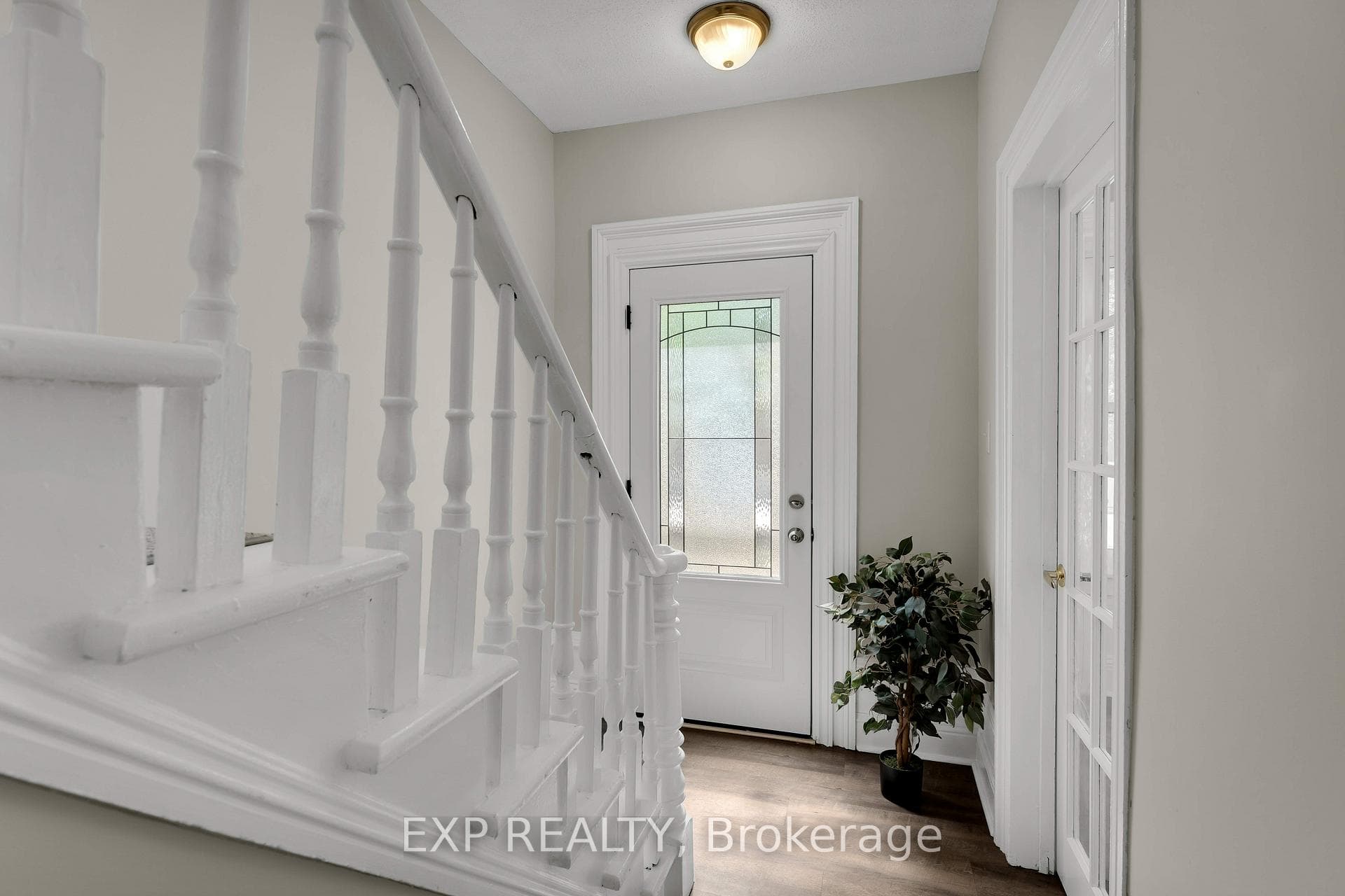 8 Peel Street photo 7