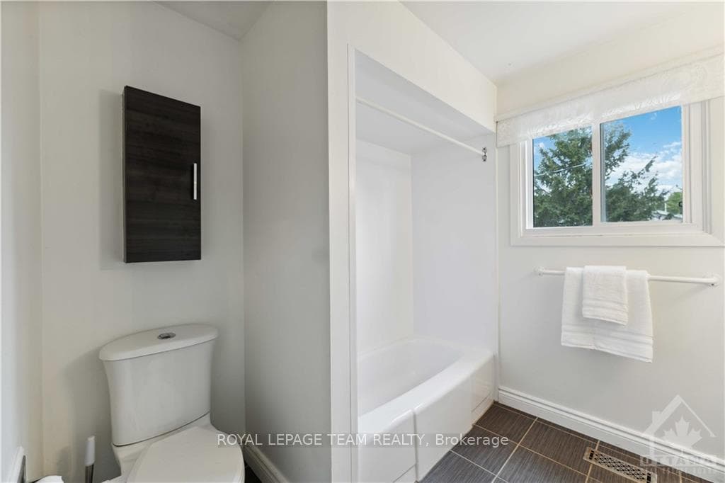 871 THORNDALE Drive photo 18
