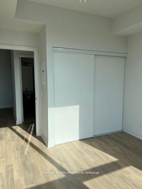 10 Meadowglen Place Unit 410 photo 2