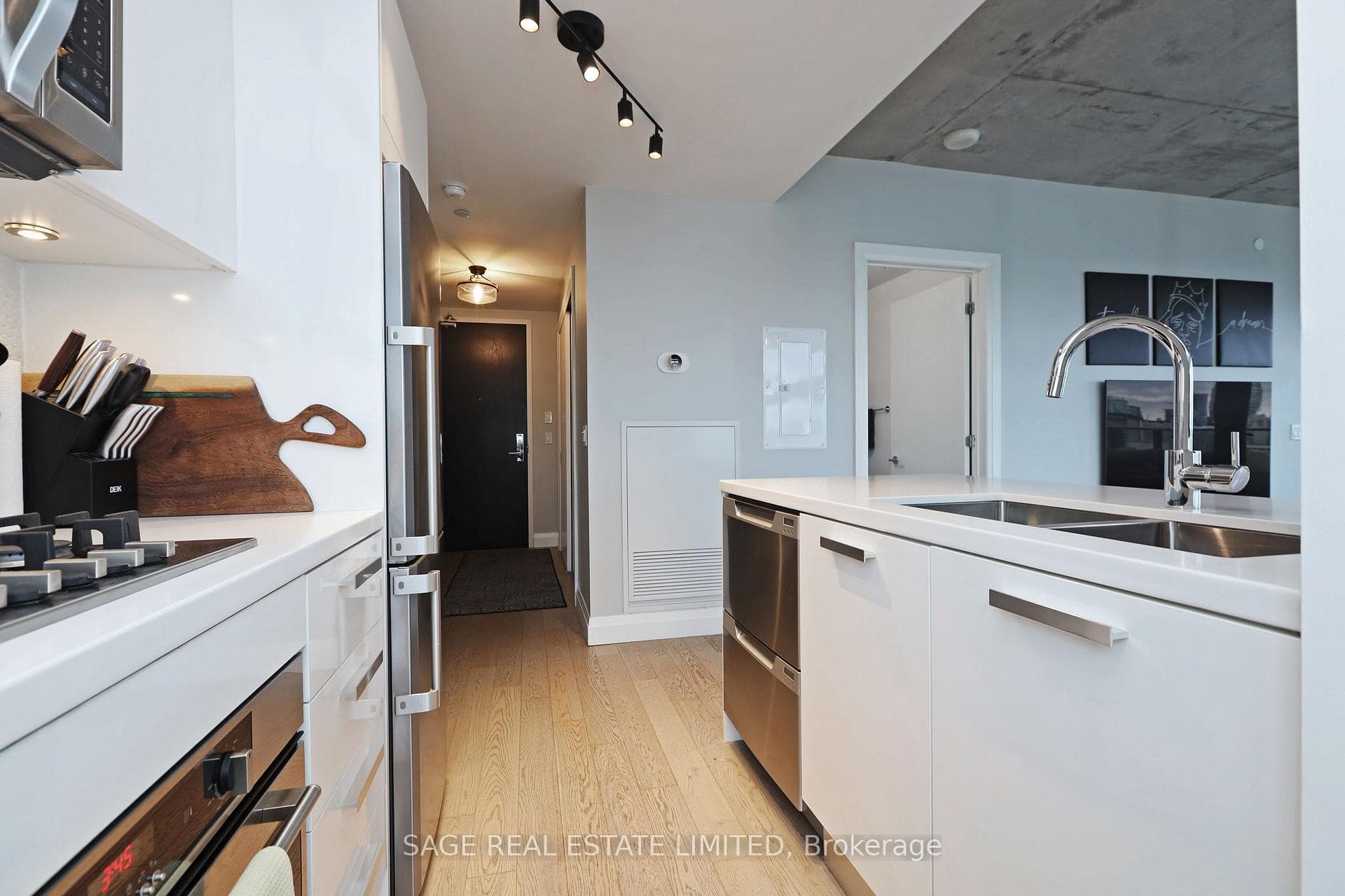 224 King Street Unit 3303 photo 9