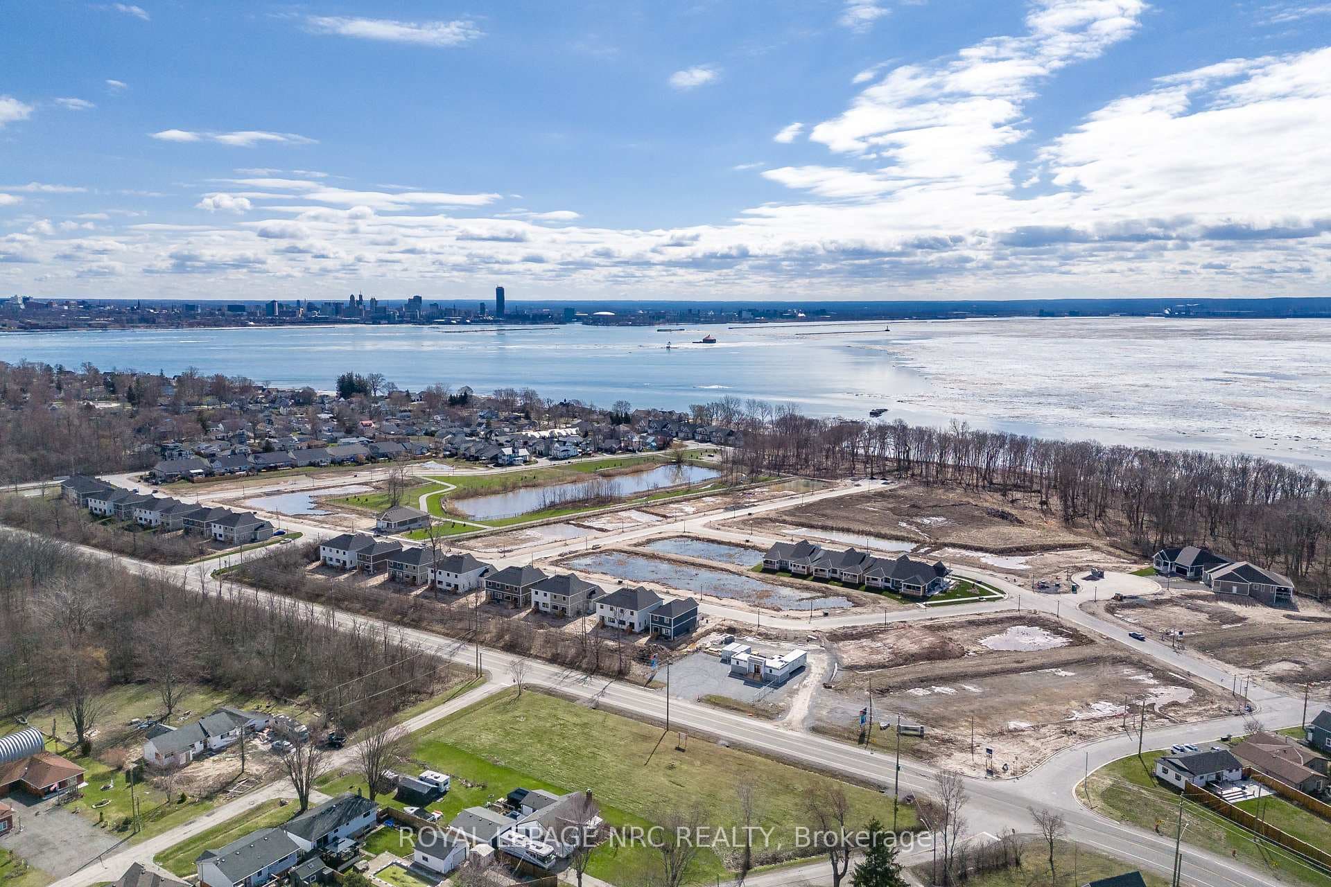 Lakeside Community - Minutes walk to WaverlyBeach