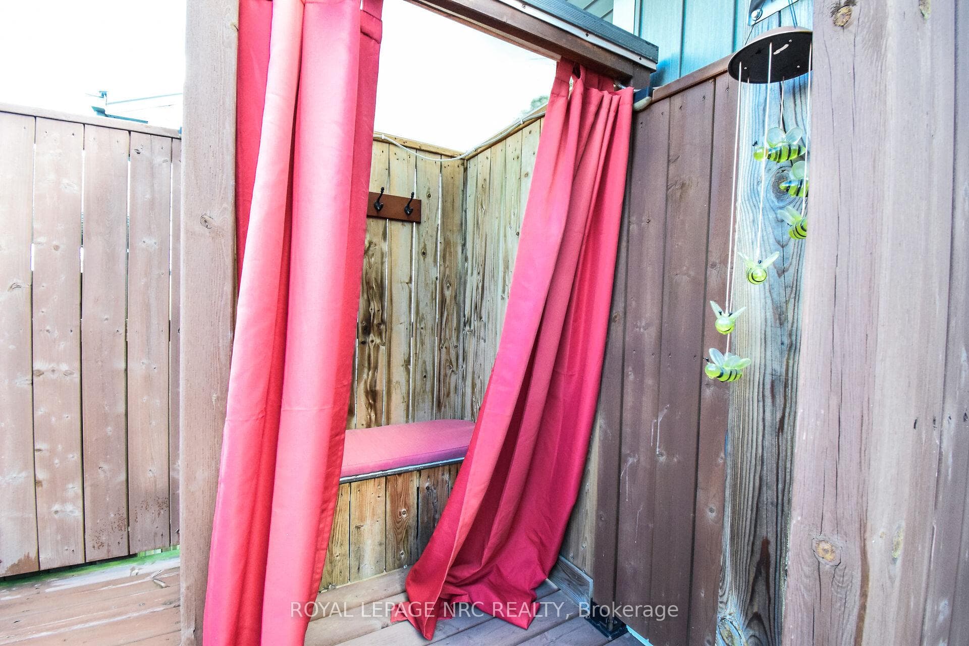 850 David Street photo 39