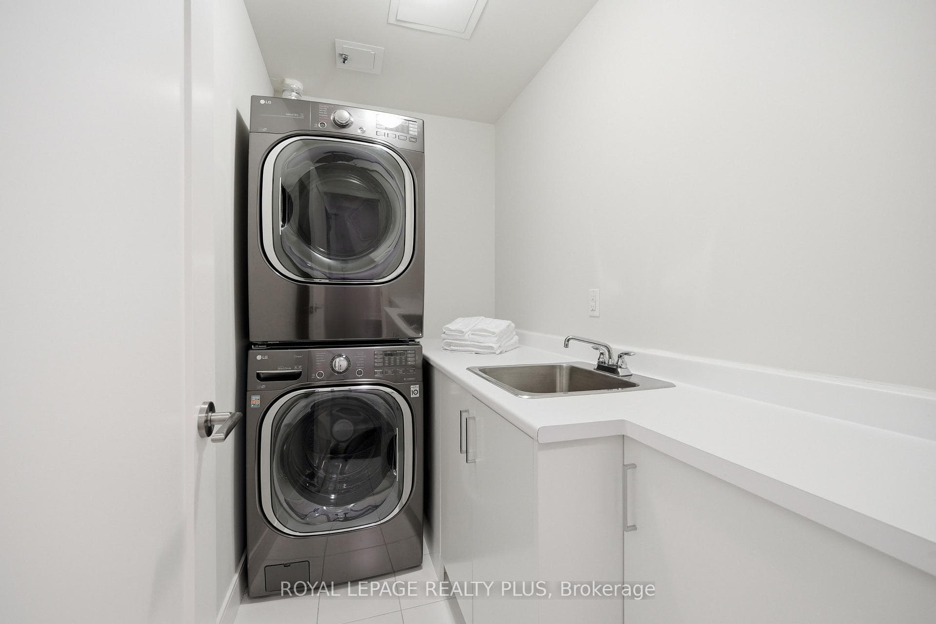 1575 Lakeshore Road Unit 117 photo 29