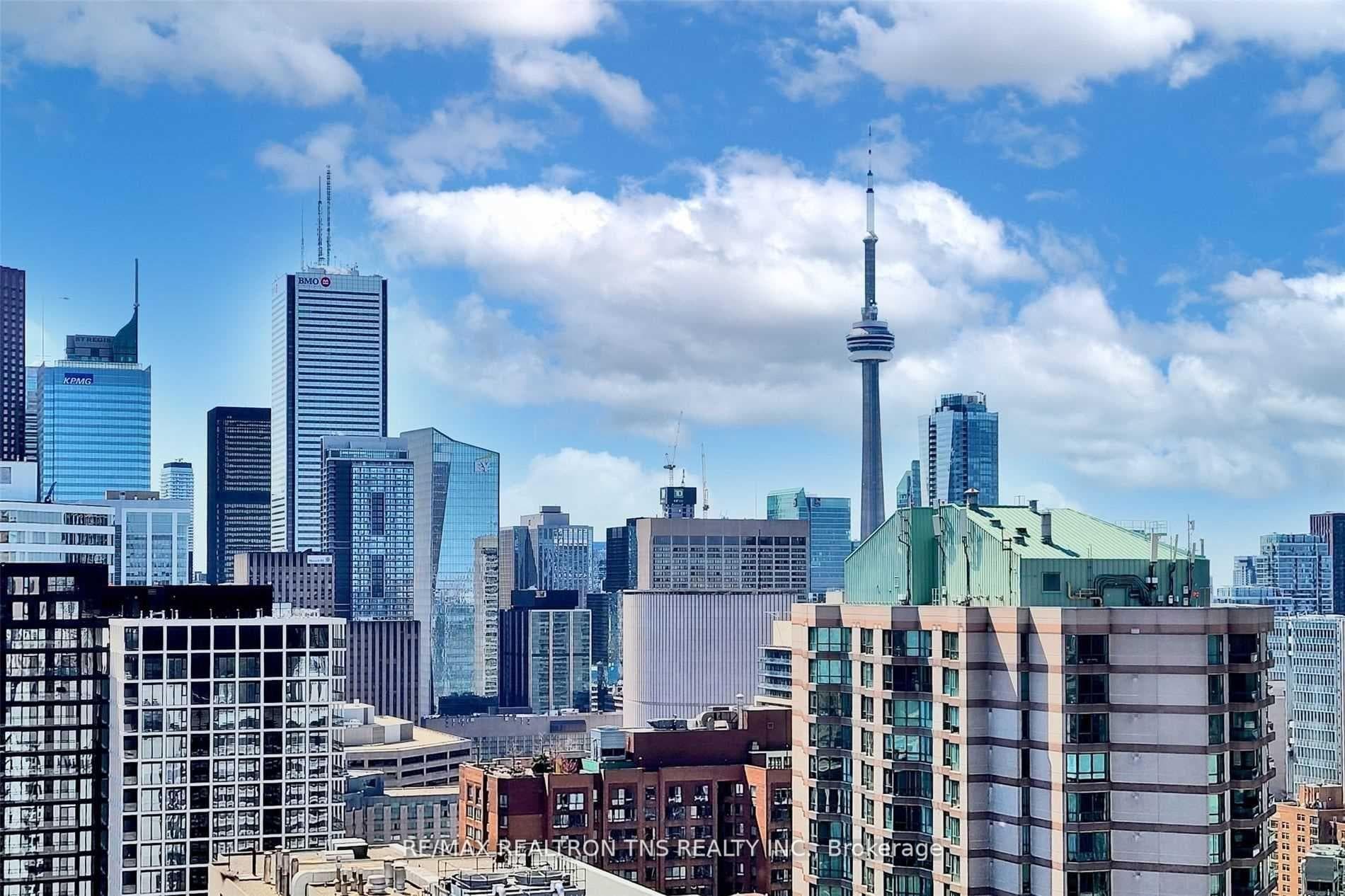 386 Yonge Street Unit 3012 photo 2