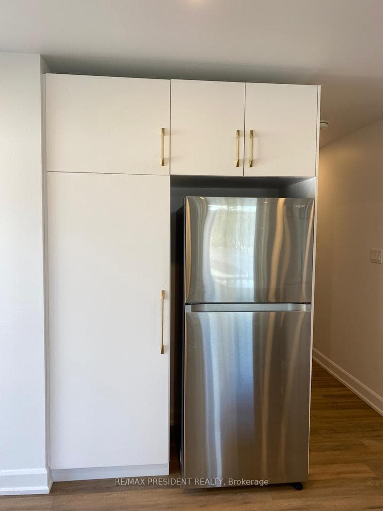 76 Cameron Crescent photo 16