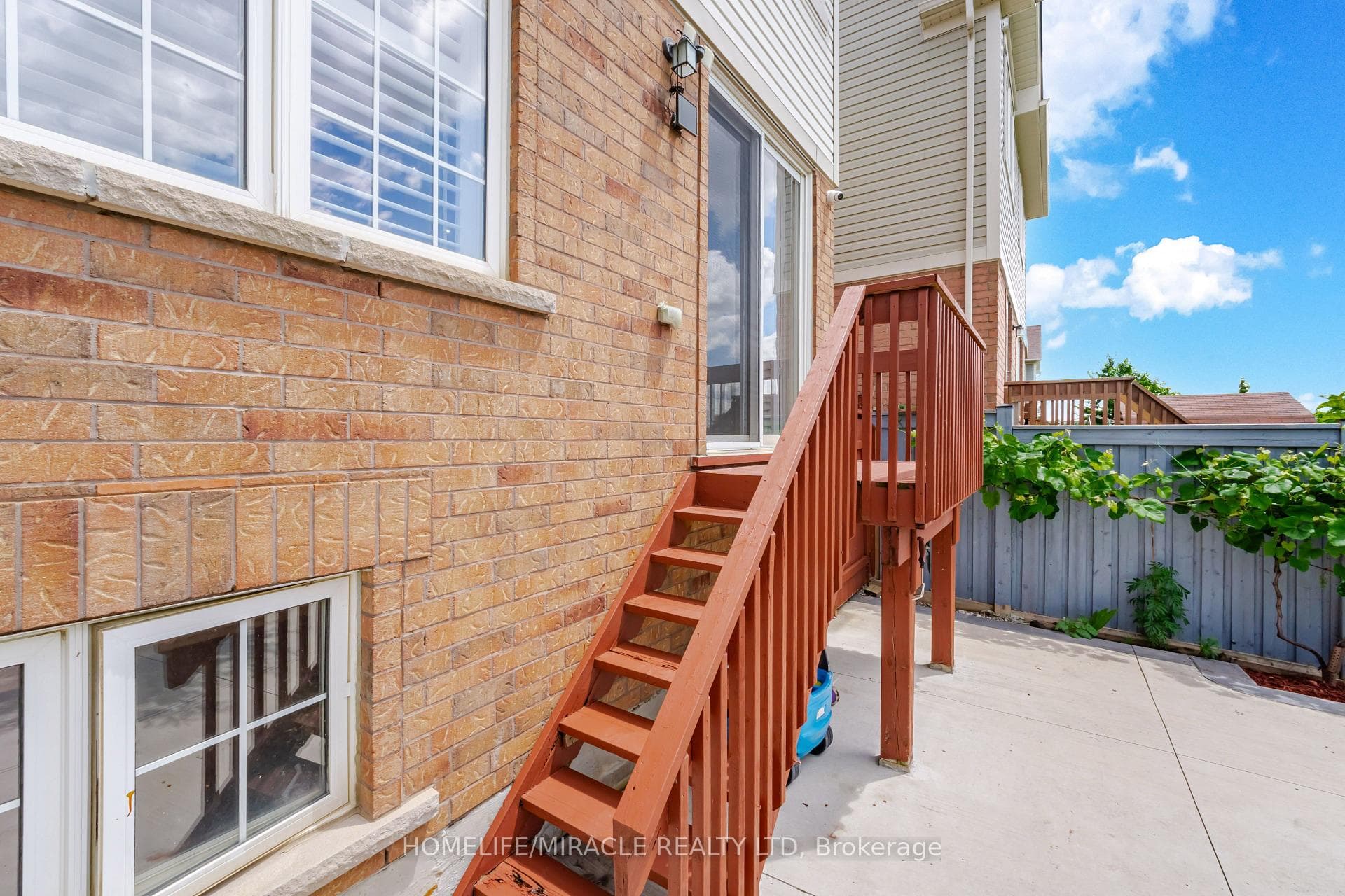 12 Robert Parkinson Drive photo 31