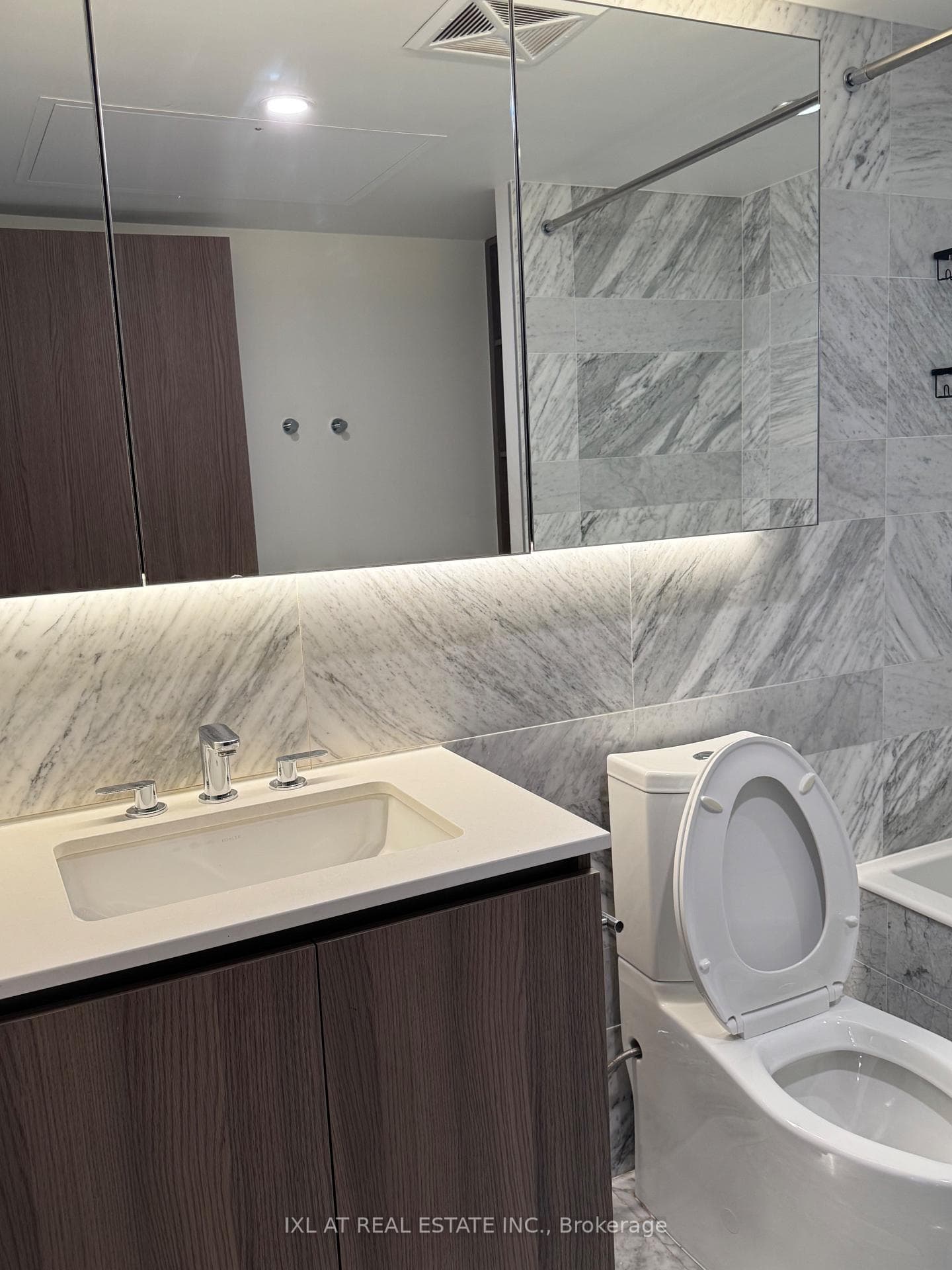19 Bathurst Street Unit 2215 photo 9