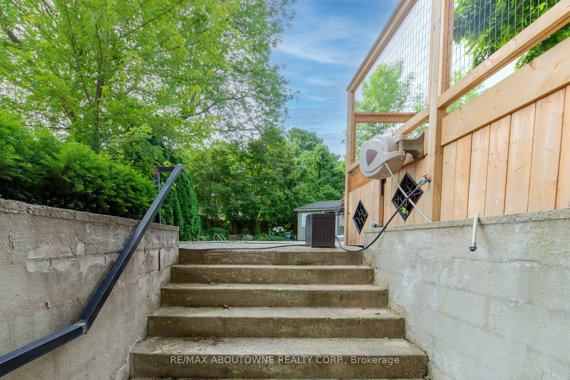 1290 Braeside Drive photo 36