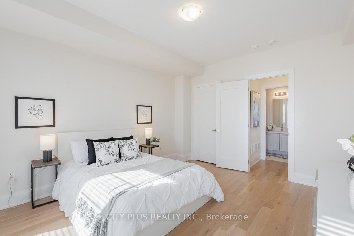 Ensuite bath in Bedroom #4