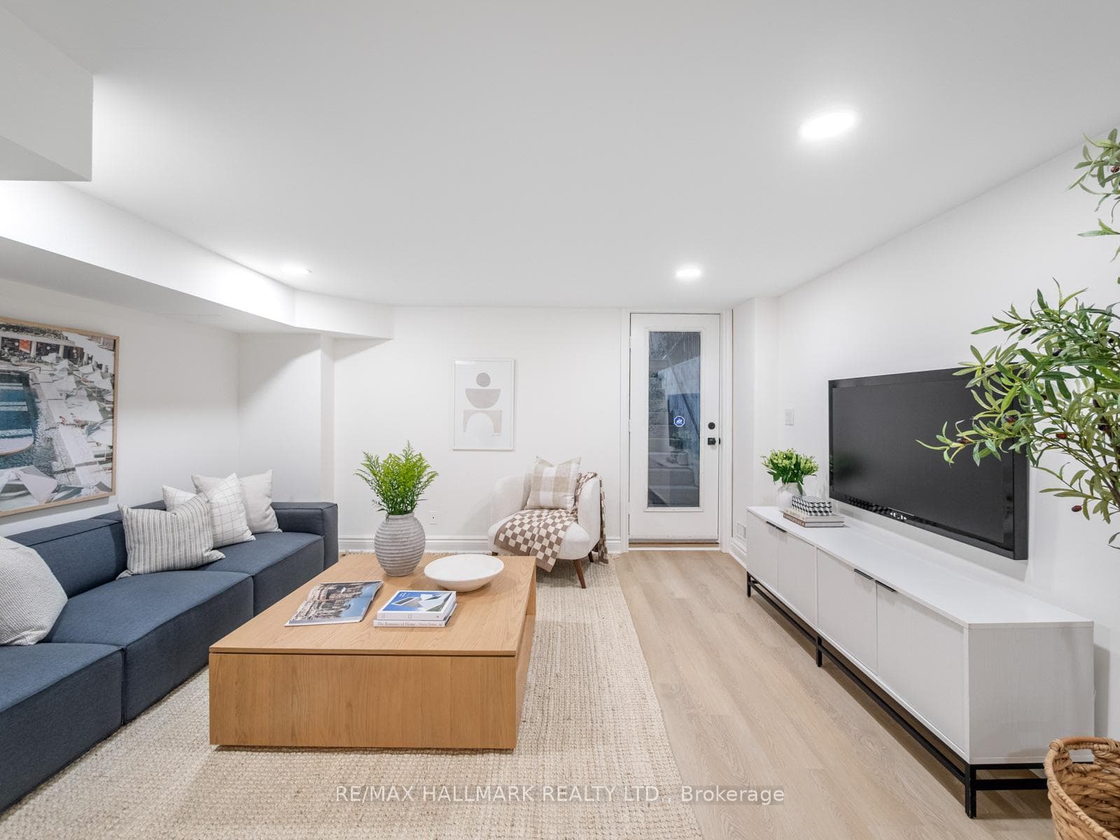 26 Eastmount Avenue photo 37