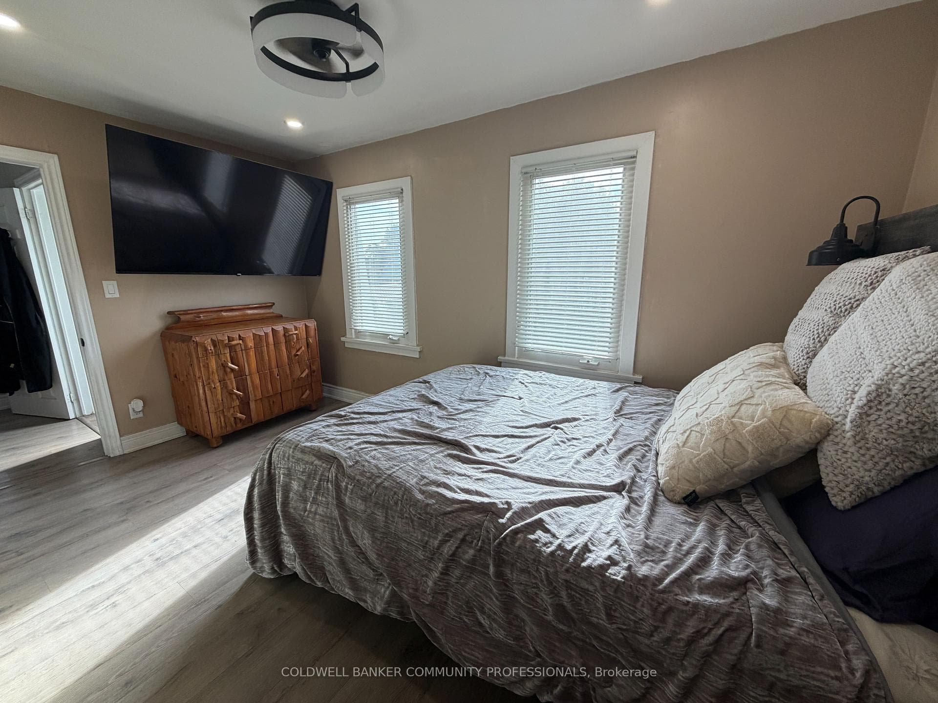 94 Howard Avenue photo 10