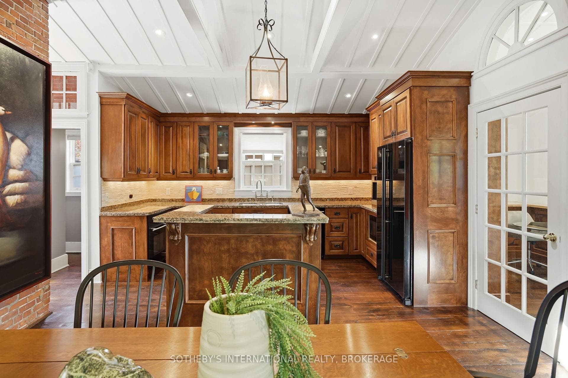 Granite counters, JennAir luxury appliances.