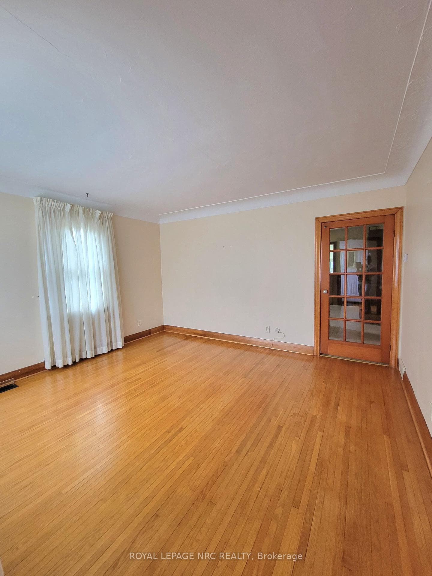 French door between living room and kitchen