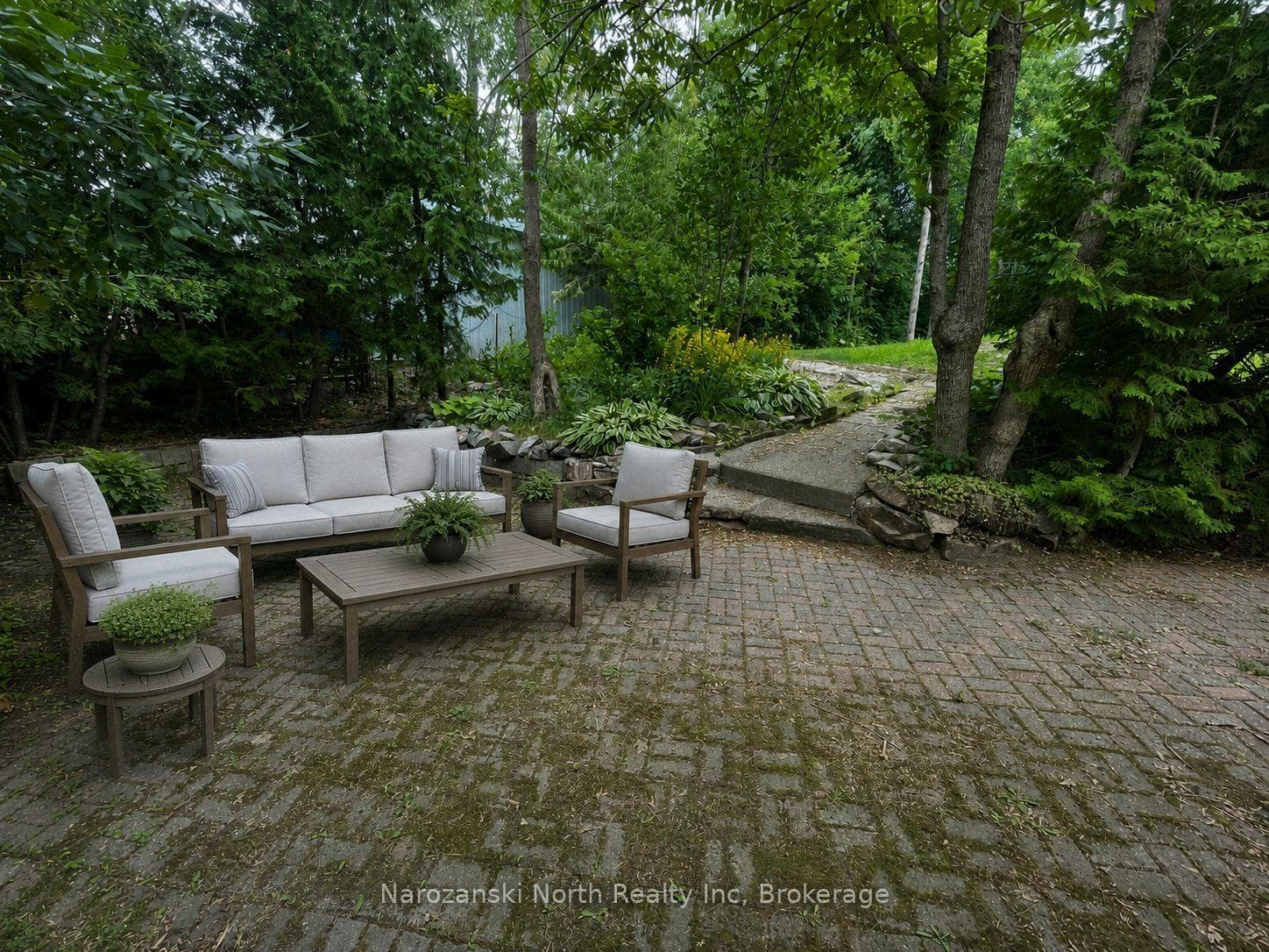 151B Du Lac Avenue photo 4