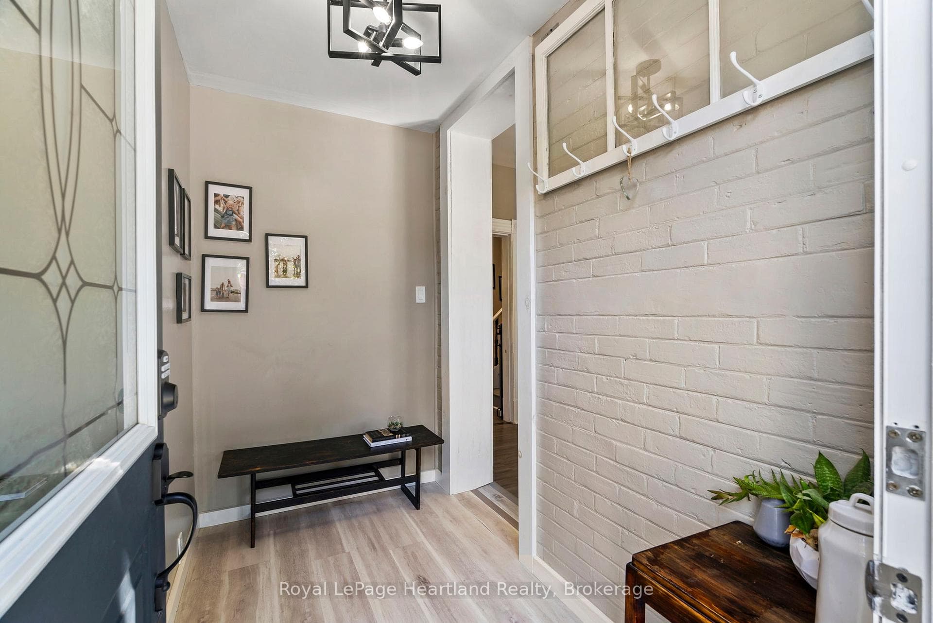 555 RAGLAN Street photo 8