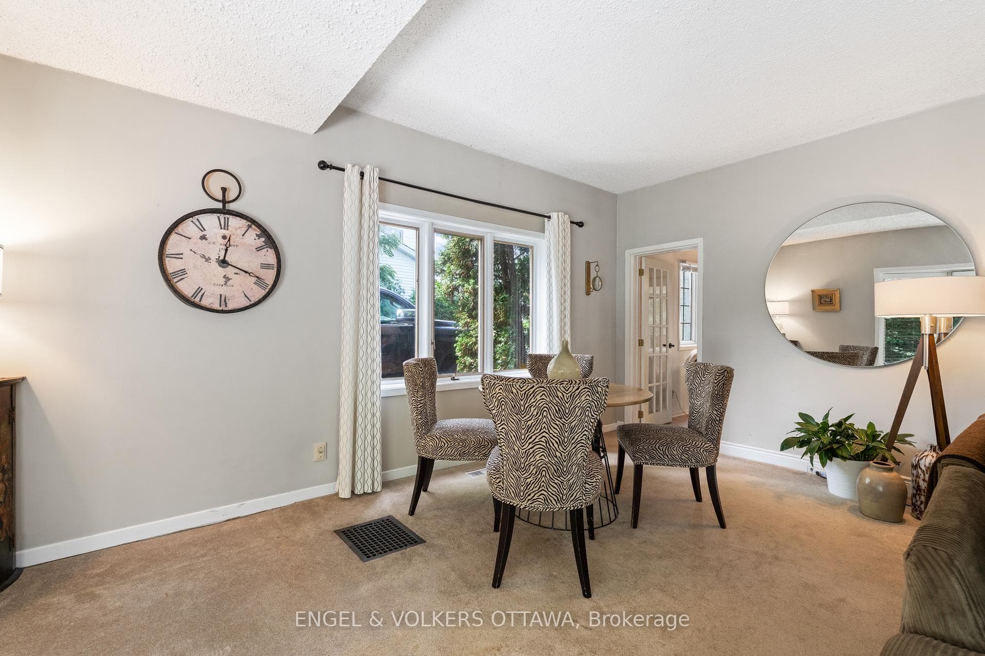 1119 Tighe Street photo 7