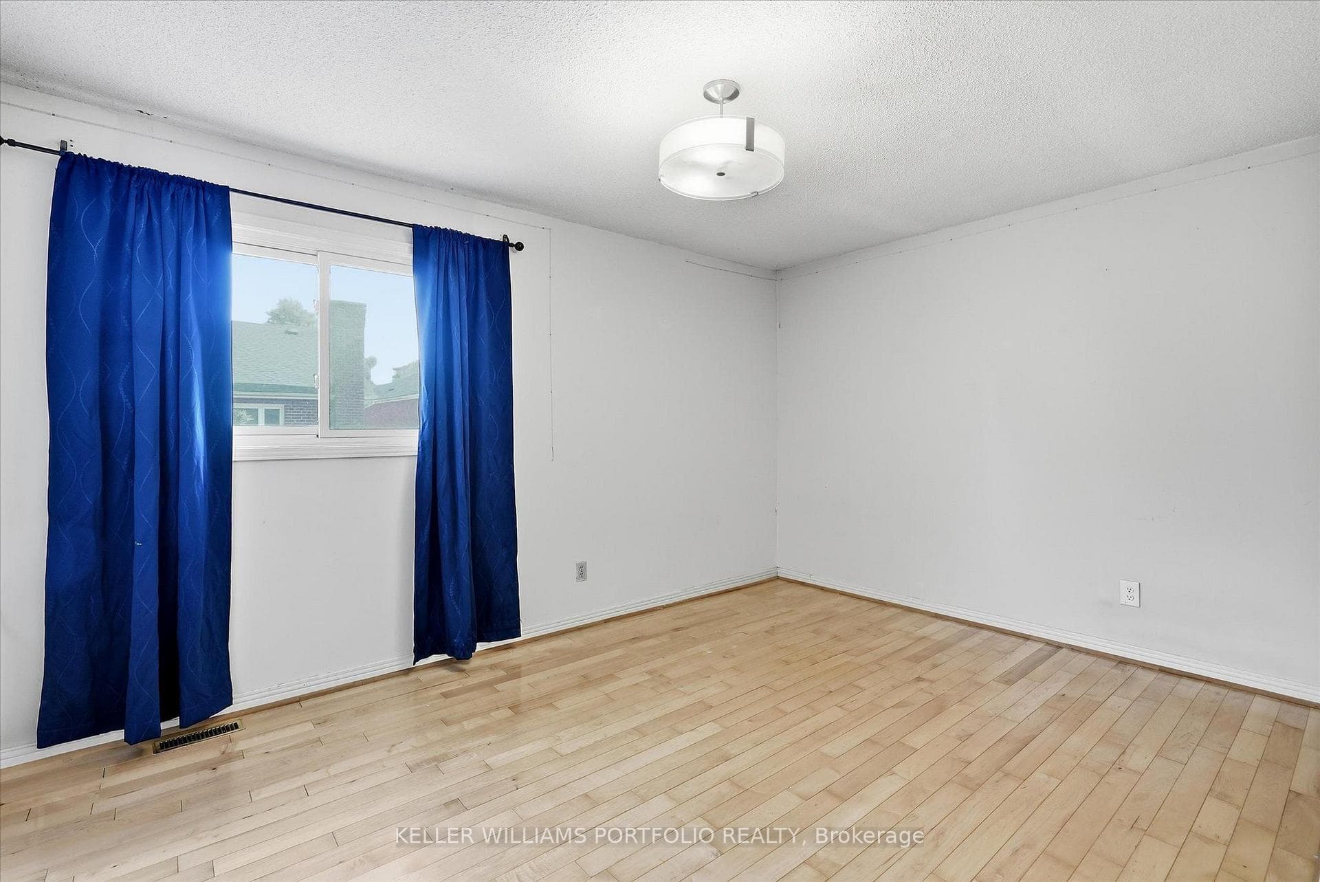 73 Jessica Gardens photo 28