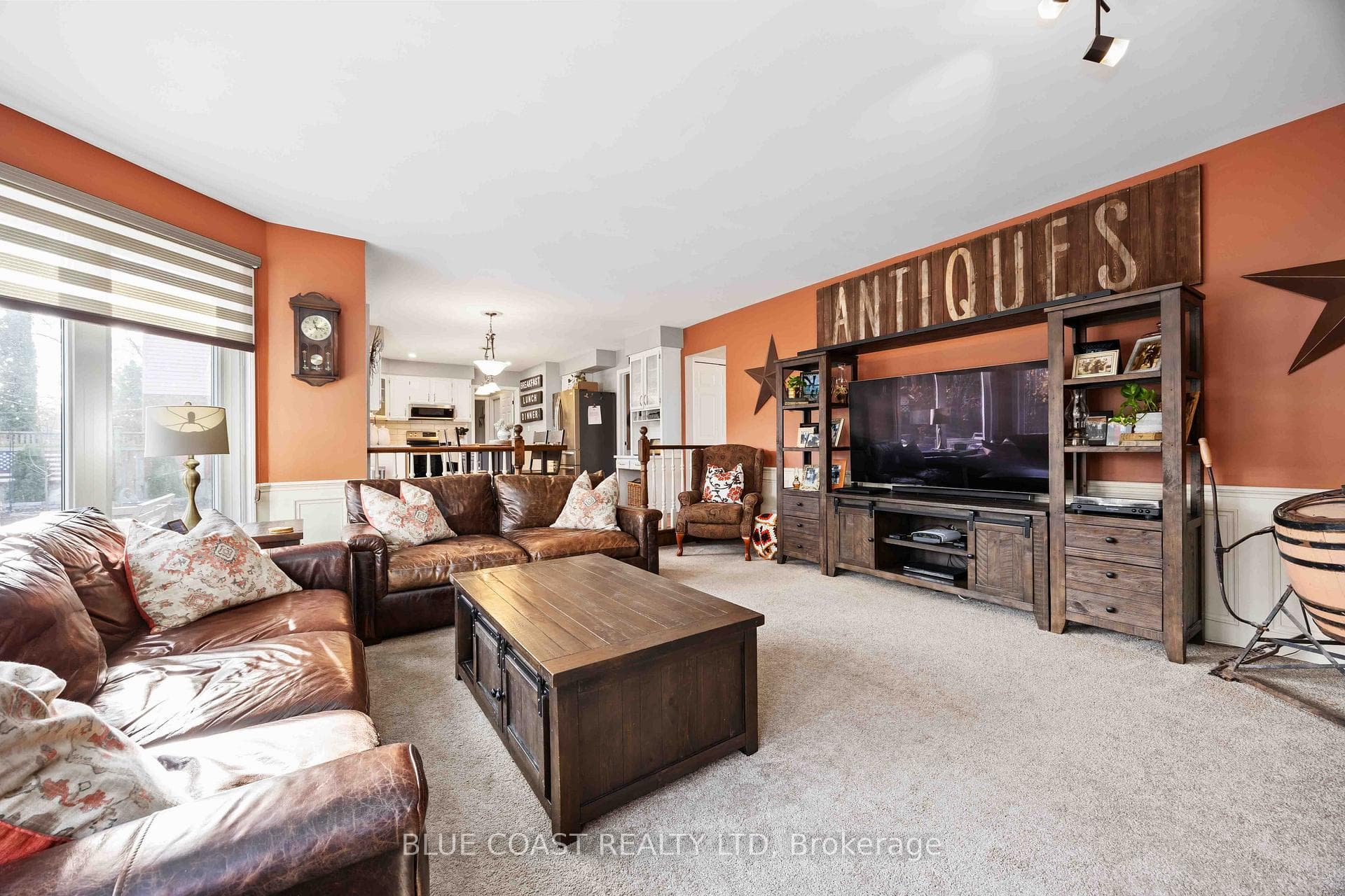1260 Daley Avenue photo 11