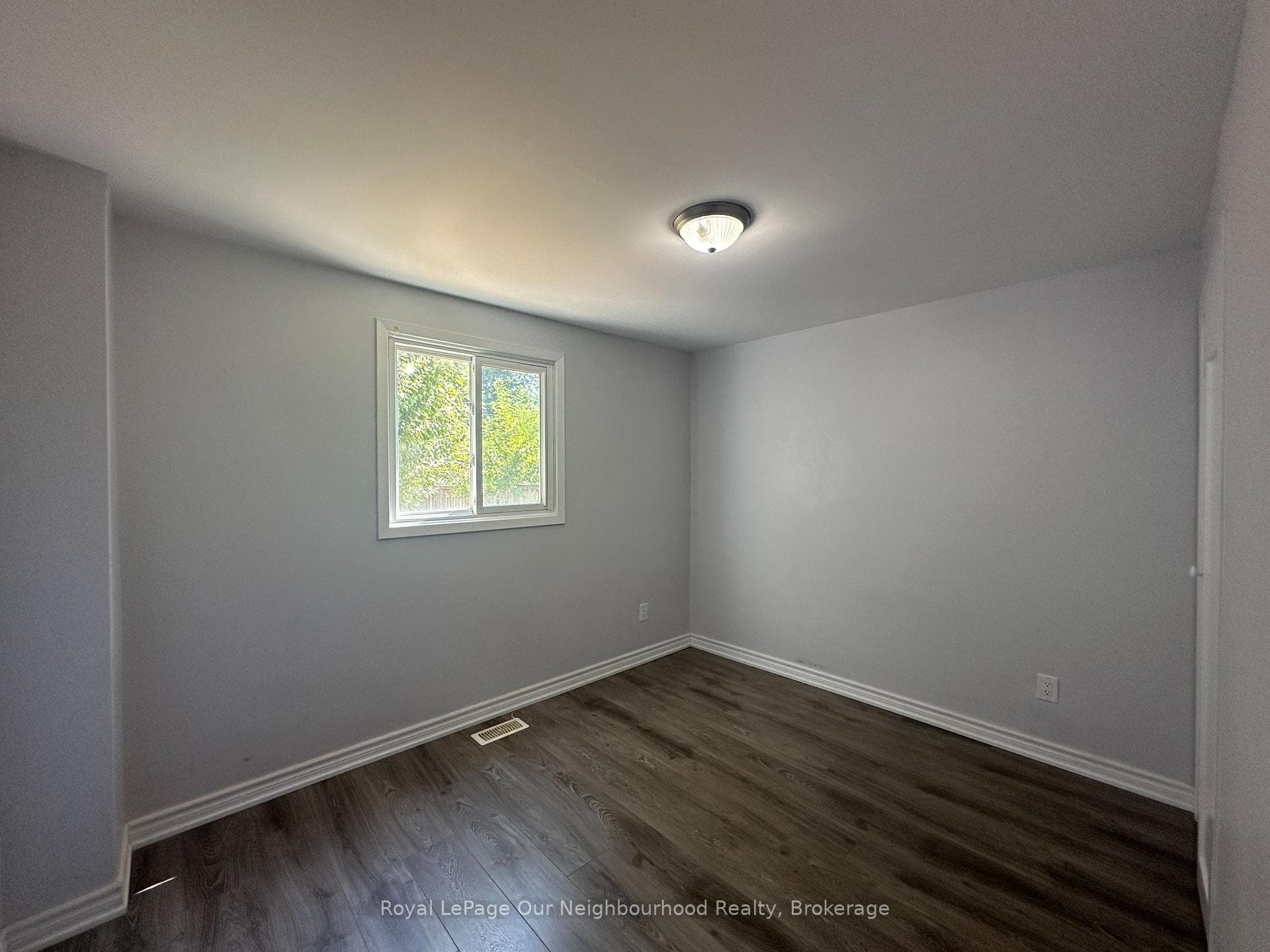 427 Adelaide Avenue photo 16
