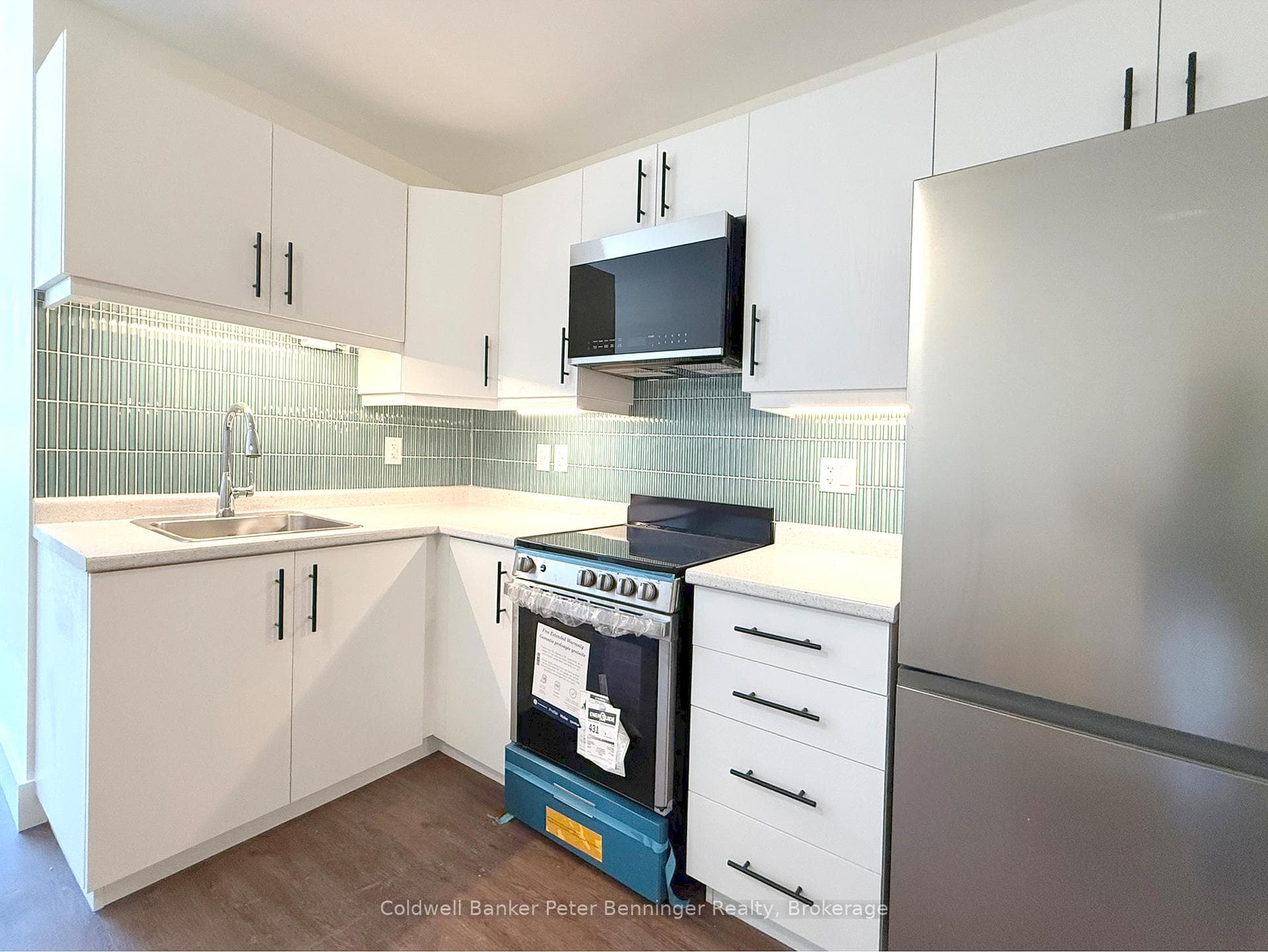 604 Queen Street Unit 202 photo 2