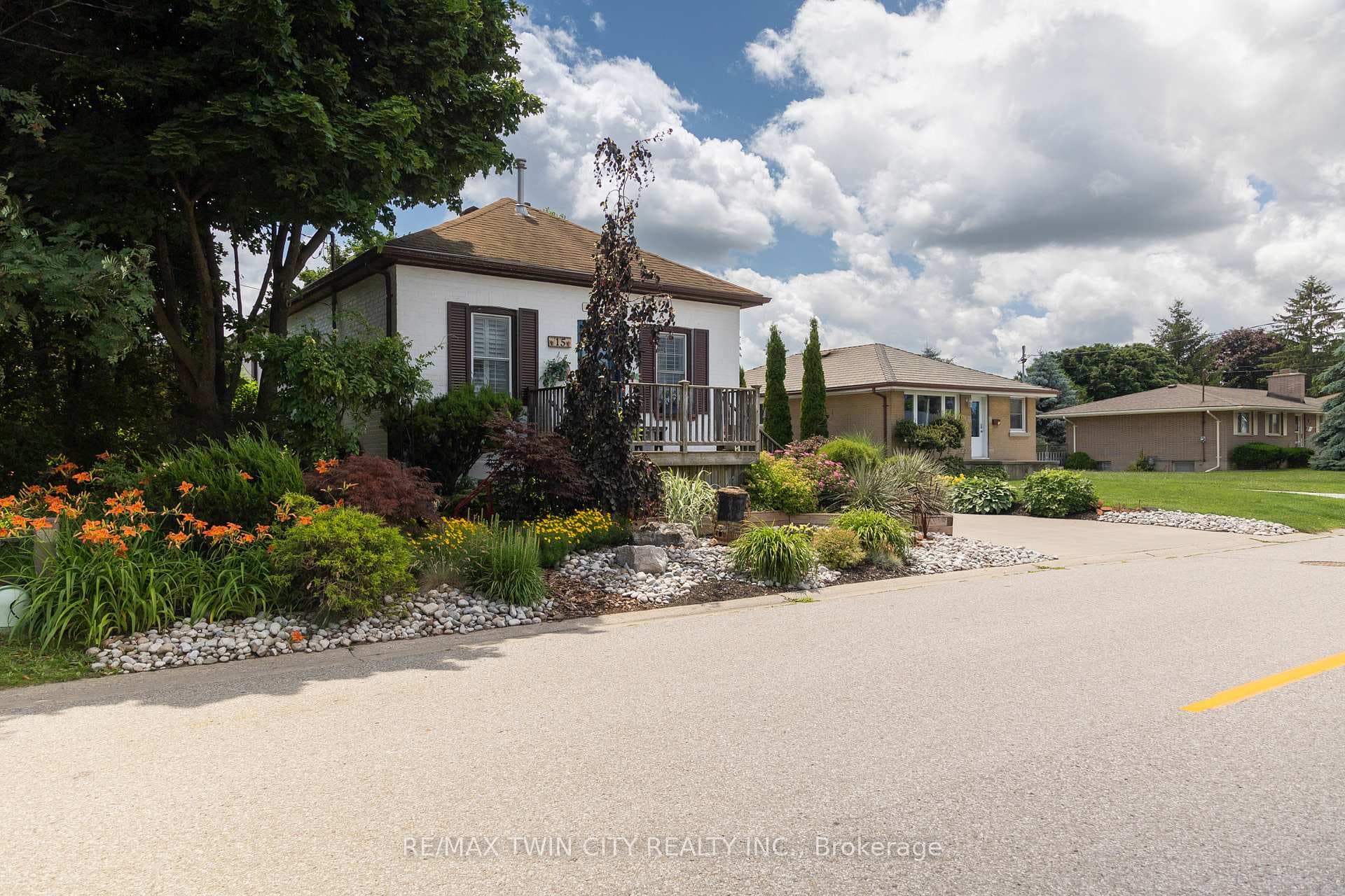 15 LYNDHURST Street photo 2