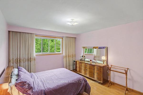 17 Chalet Road photo 12