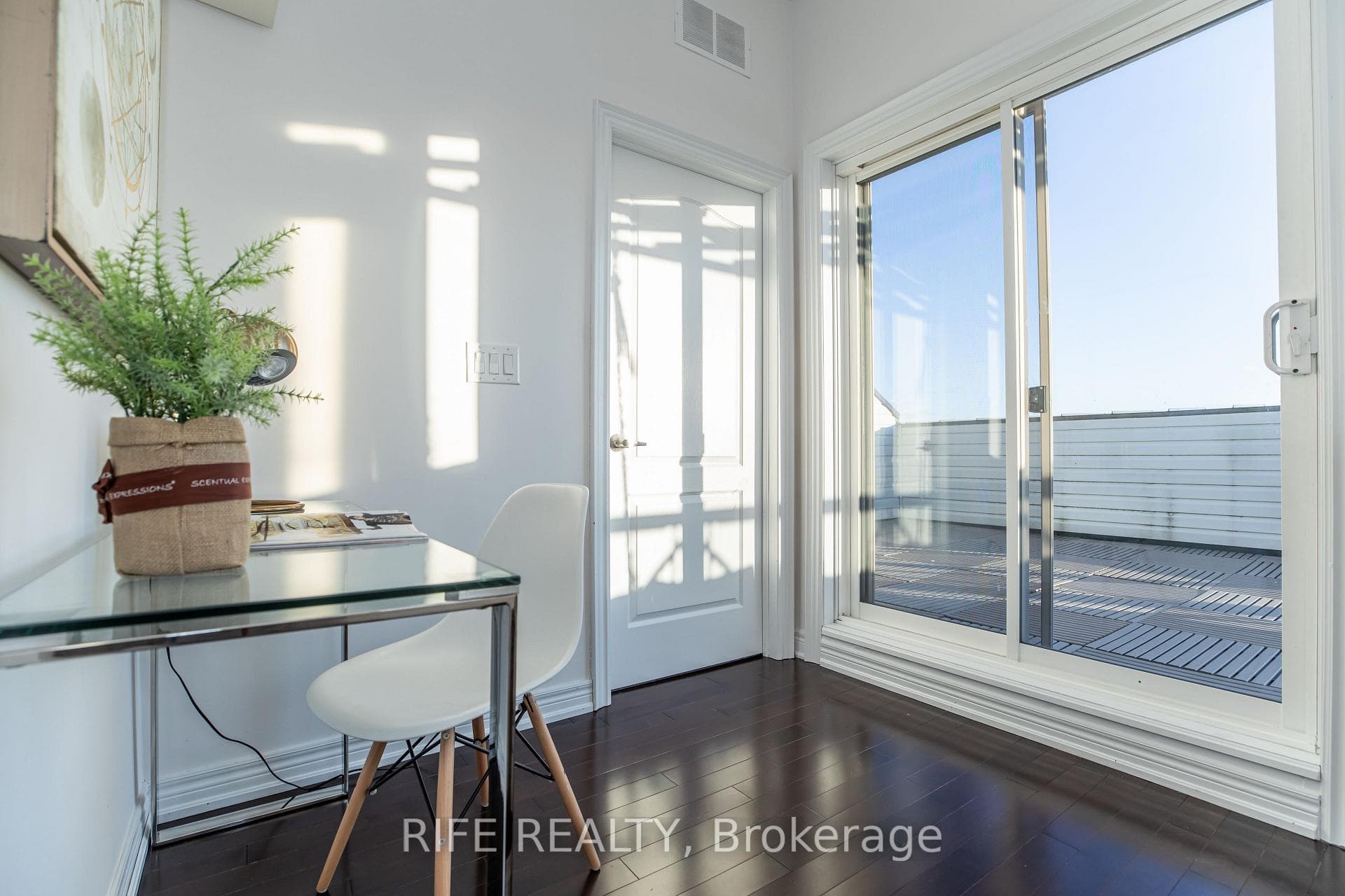 50 Dunsheath Way Unit 604 photo 21
