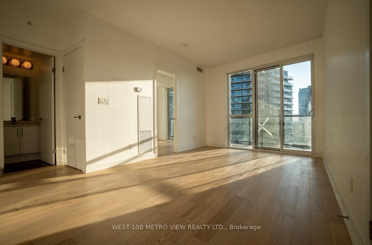 20 Bruyeres Mews Unit 1902 photo 2