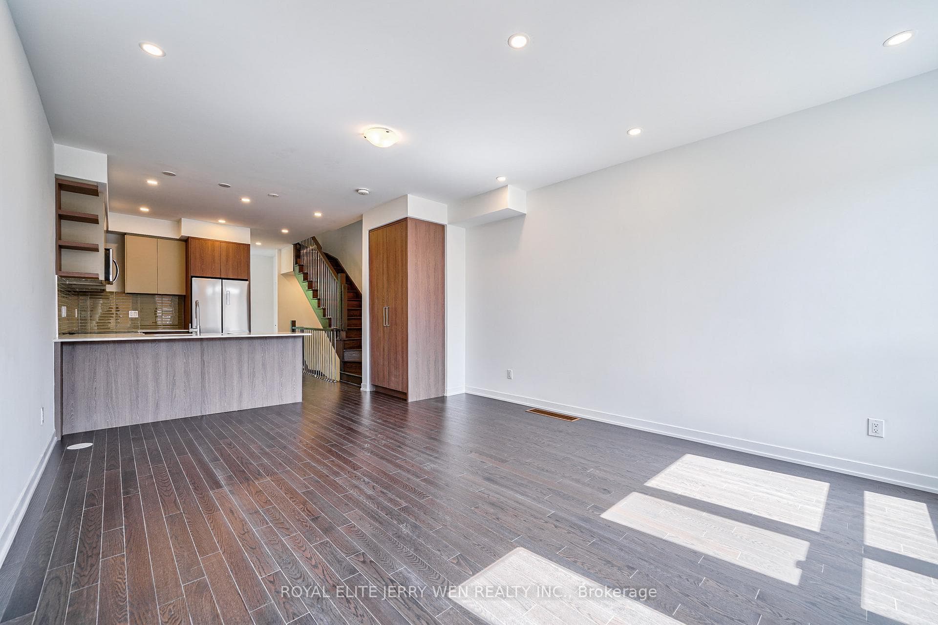 70 Green Gardens Boulevard Unit 7 photo 6