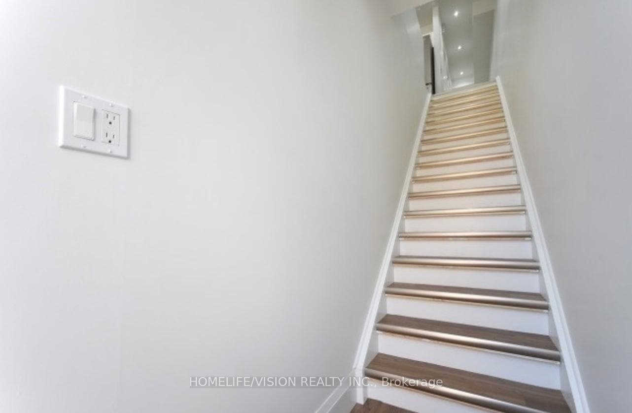 864A Broadview Avenue Unit Upper photo 12
