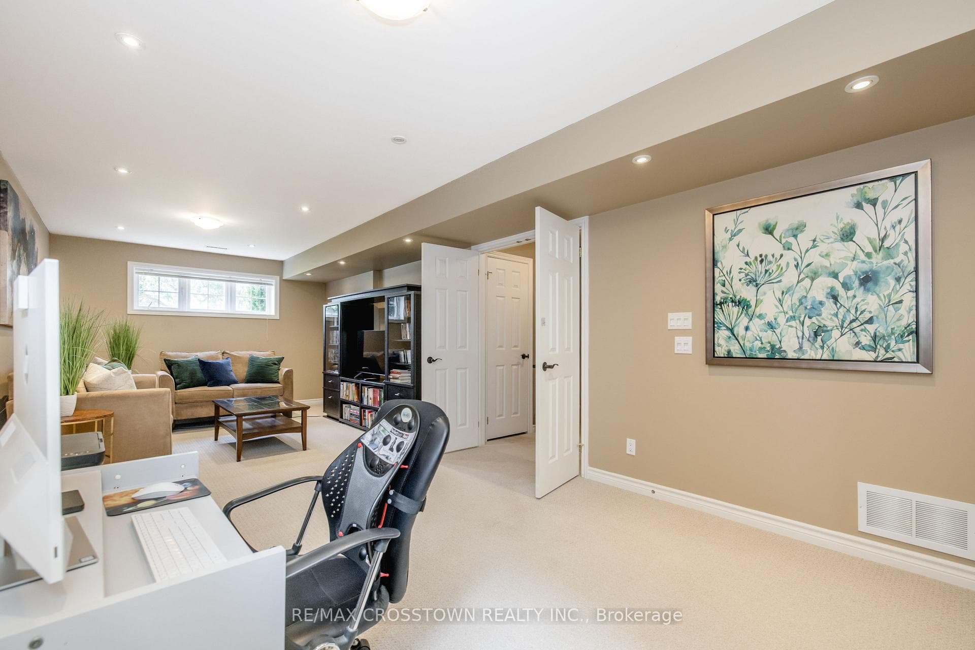 11 Revelstoke Court photo 39