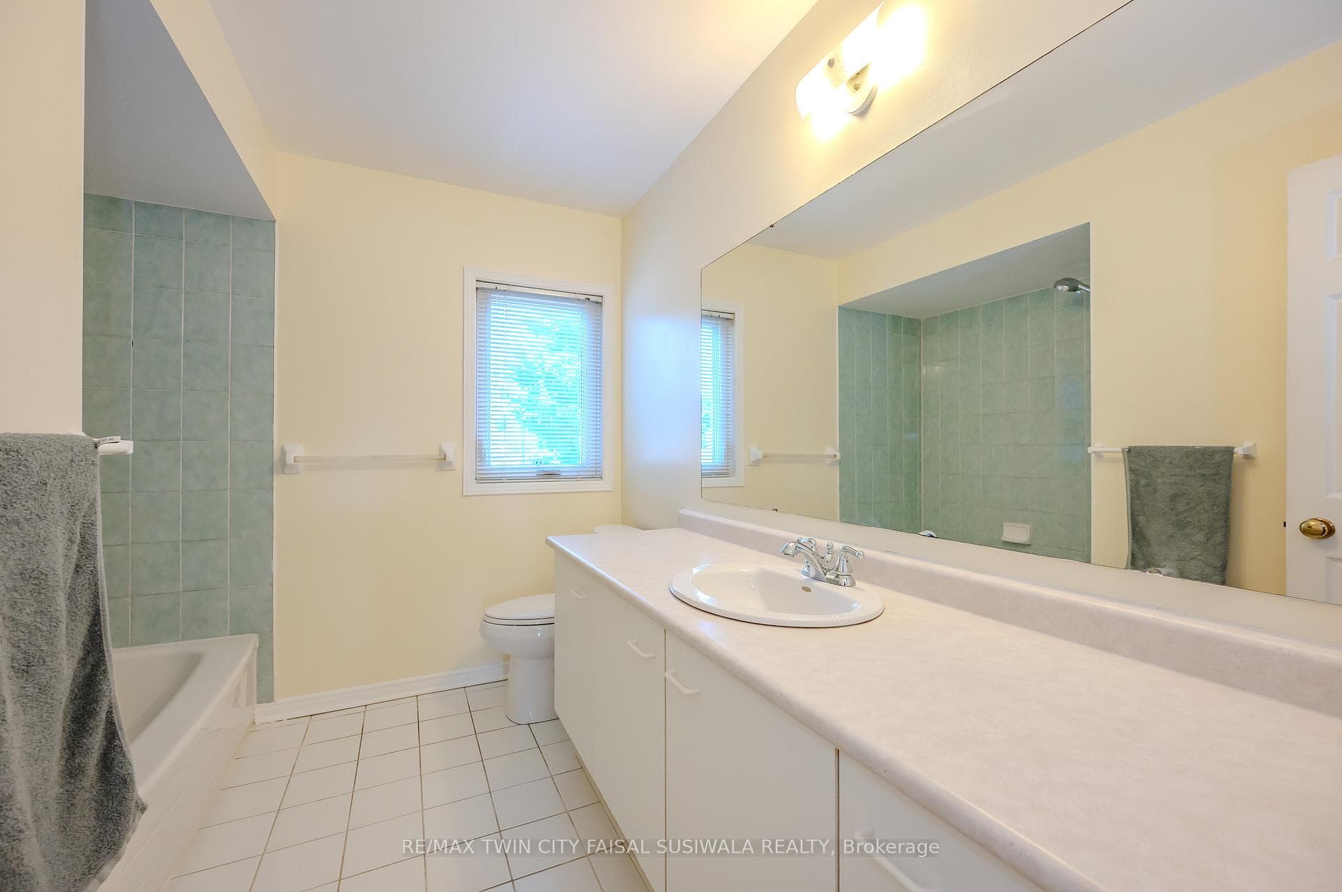 108 Hilborn Avenue photo 36