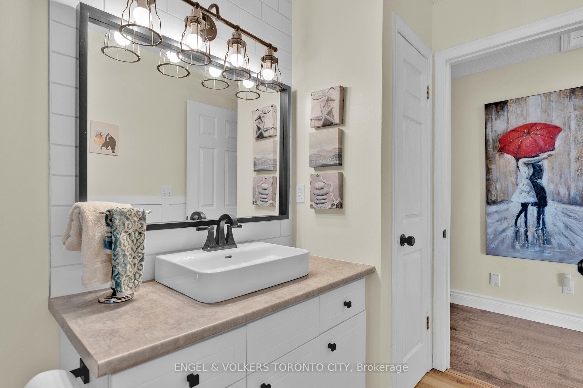 786 Hunters Gate Crescent photo 31