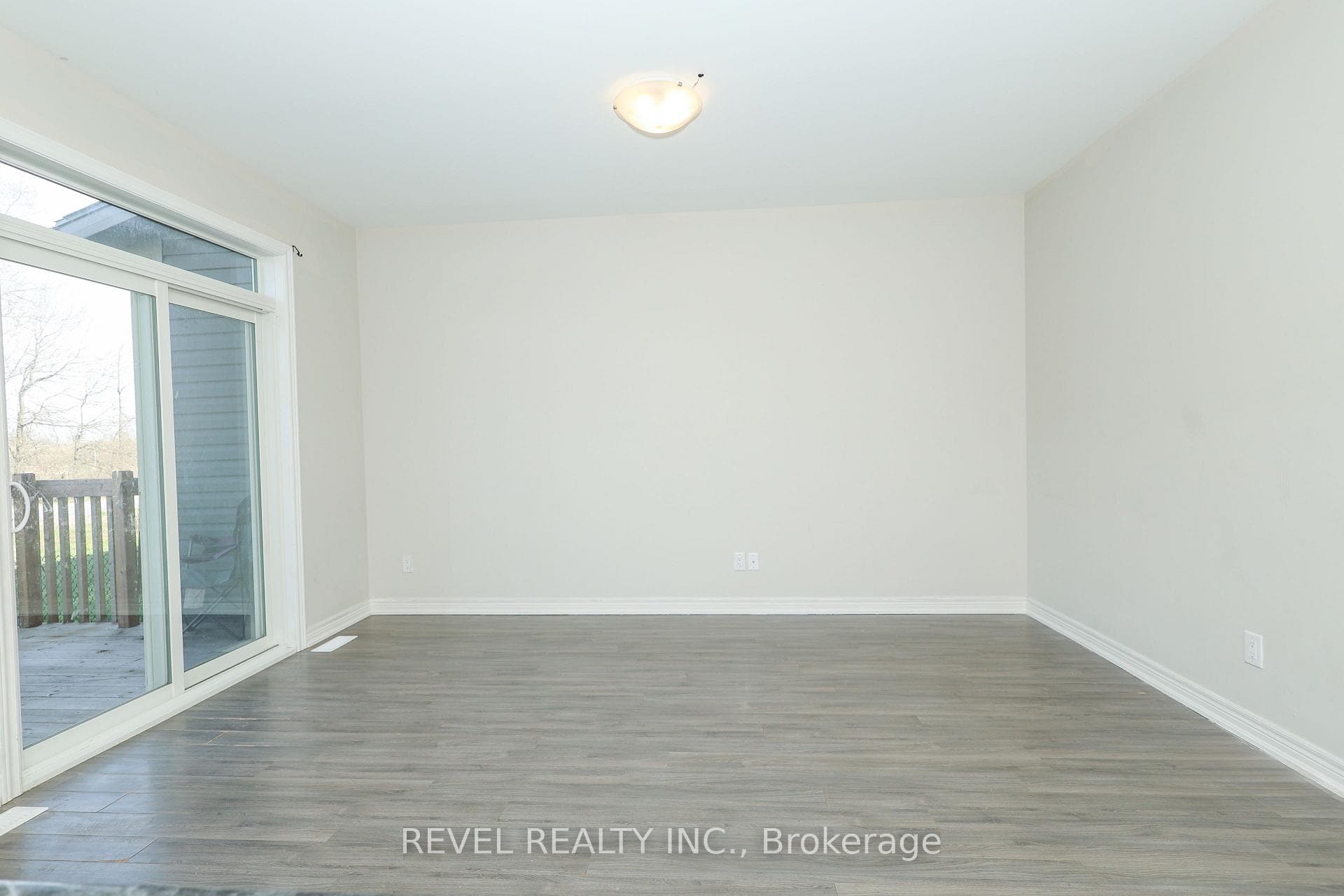 8 Damude Avenue photo 15