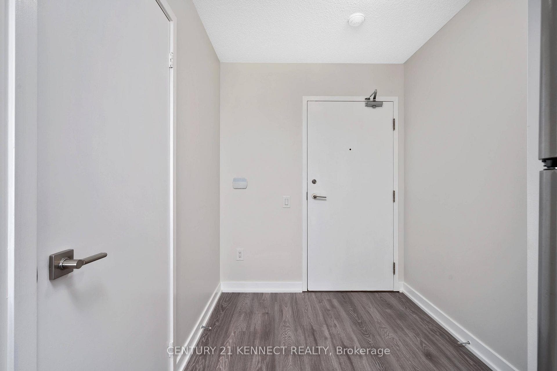 15 Singer Court Unit 1008 photo 2