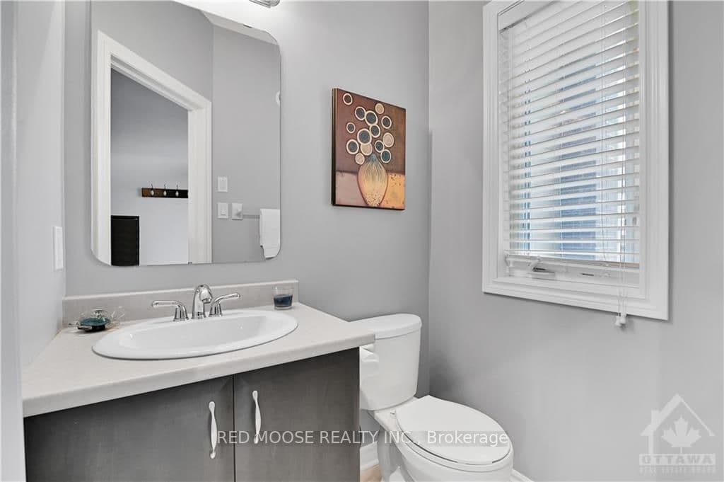 378 COOKS MILL Crescent photo 4
