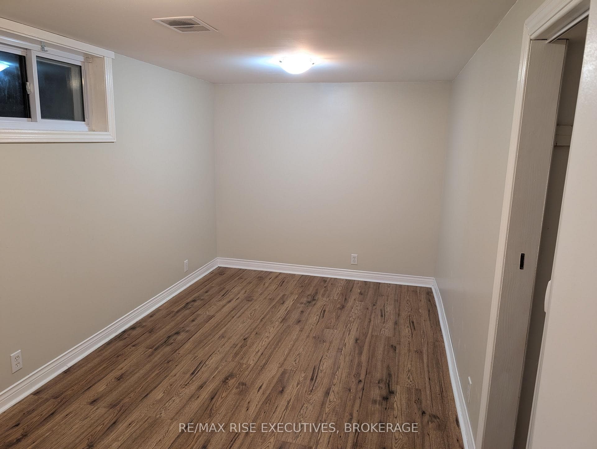 2405 Rideau Ferry Road photo 34