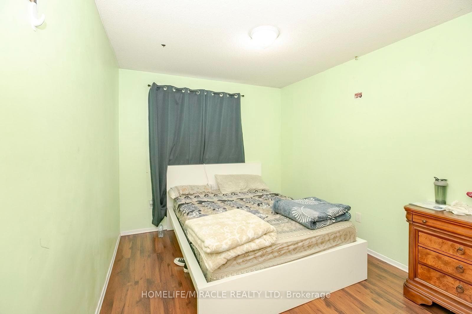 47 Longbourne Crescent photo 24