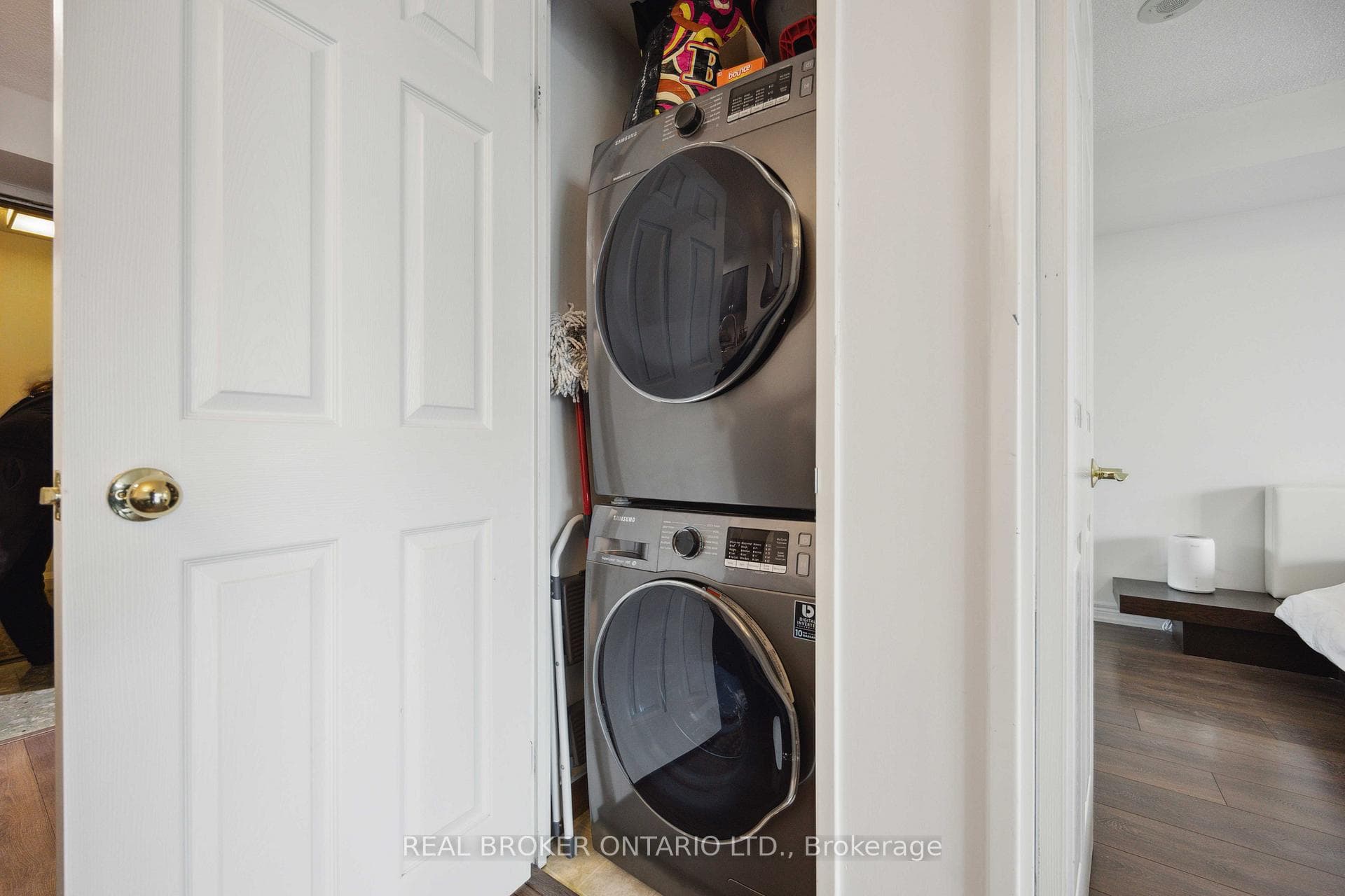 18 Parkview Avenue Unit 2215 photo 8