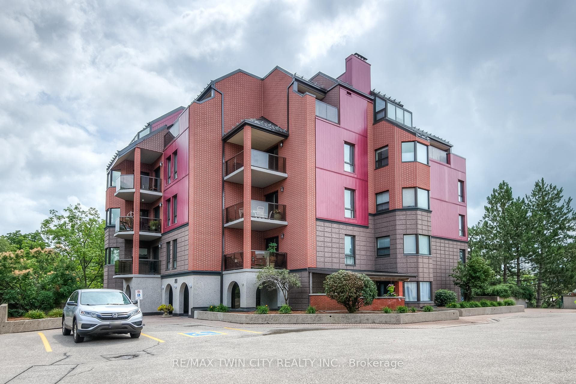 50 BLUE SPRINGS Drive Unit 31 photo 27