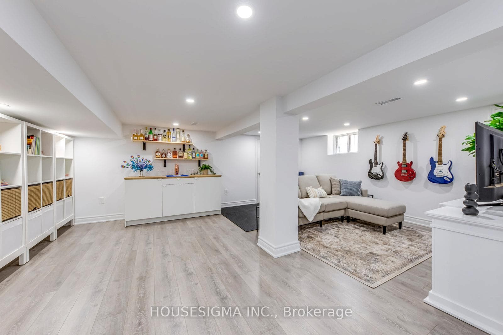 692 Willard Avenue photo 23