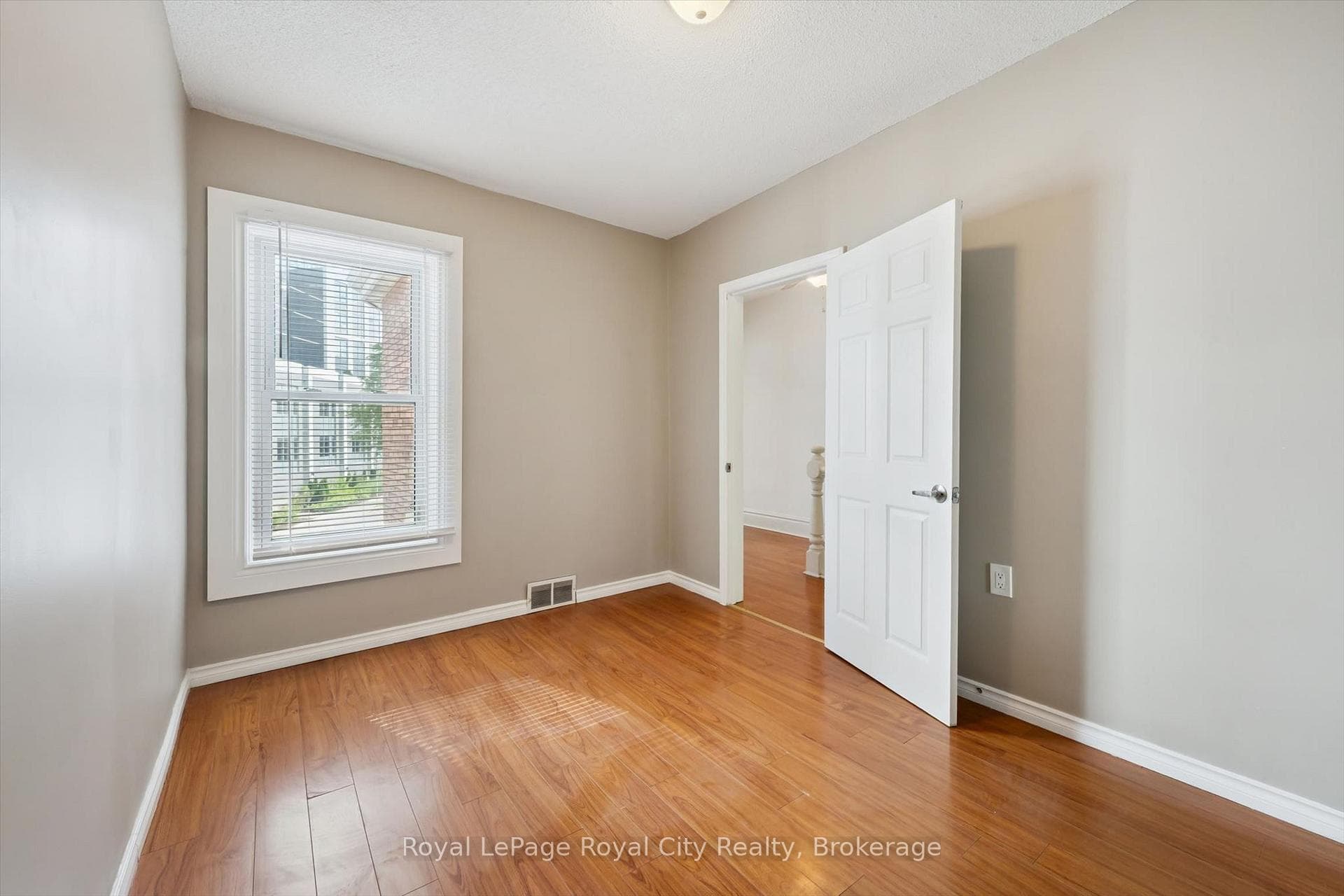 90 Neeve Street photo 30
